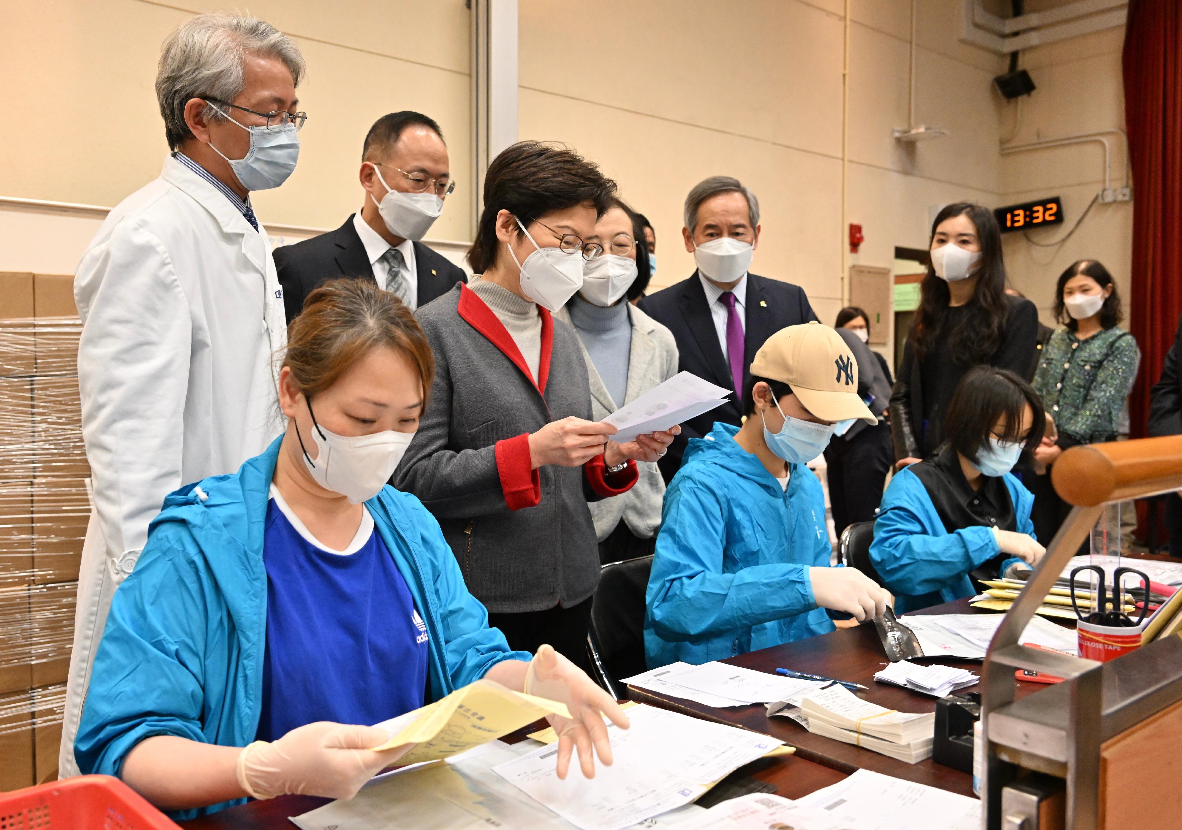 The Chief Executive, Mrs Carrie Lam, visited the Chinese Medicine Telemedicine Centre Against COVID-19 of the Hong Kong Baptist University (HKBU) today (March 12). Photo shows Mrs Lam (third left) inspecting the operation of the delivery centre. Looking on are the Secretary for Food and Health, Professor Sophia Chan (fourth right); the Chairman of the Council of HKBU, Dr Clement Chen (fifth left); the President and Vice-Chancellor of HKBU, Professor Alexander Wai (second left); and the Associate Vice-President (Chinese Medicine Development) and Director of the Clinical Division of the School of Chinese Medicine of HKBU, Professor Bian Zhaoxiang (first left).