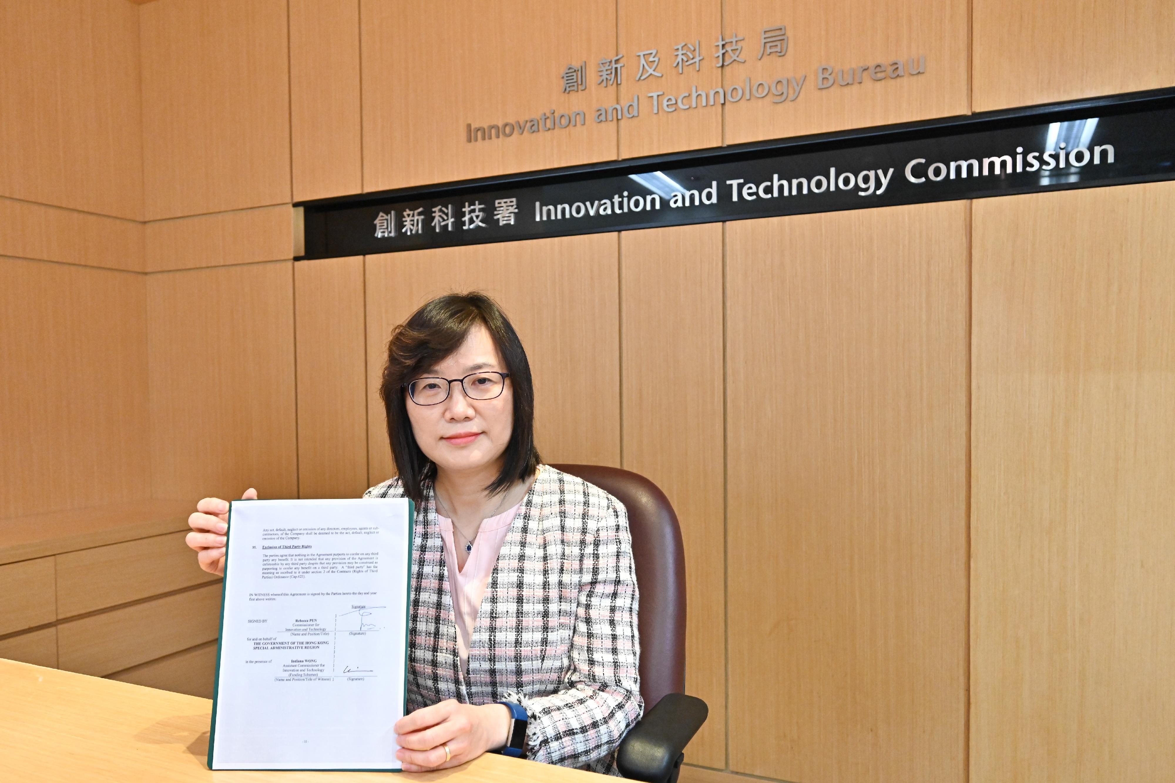The Re-industrialisation Funding Scheme today (March 15) approved funding for a project to set up a smart production line for health food supplements by Catalo Natural Health Foods Limited. Photo shows the Commissioner for Innovation and Technology, Ms Rebecca Pun, who signed the funding agreement.