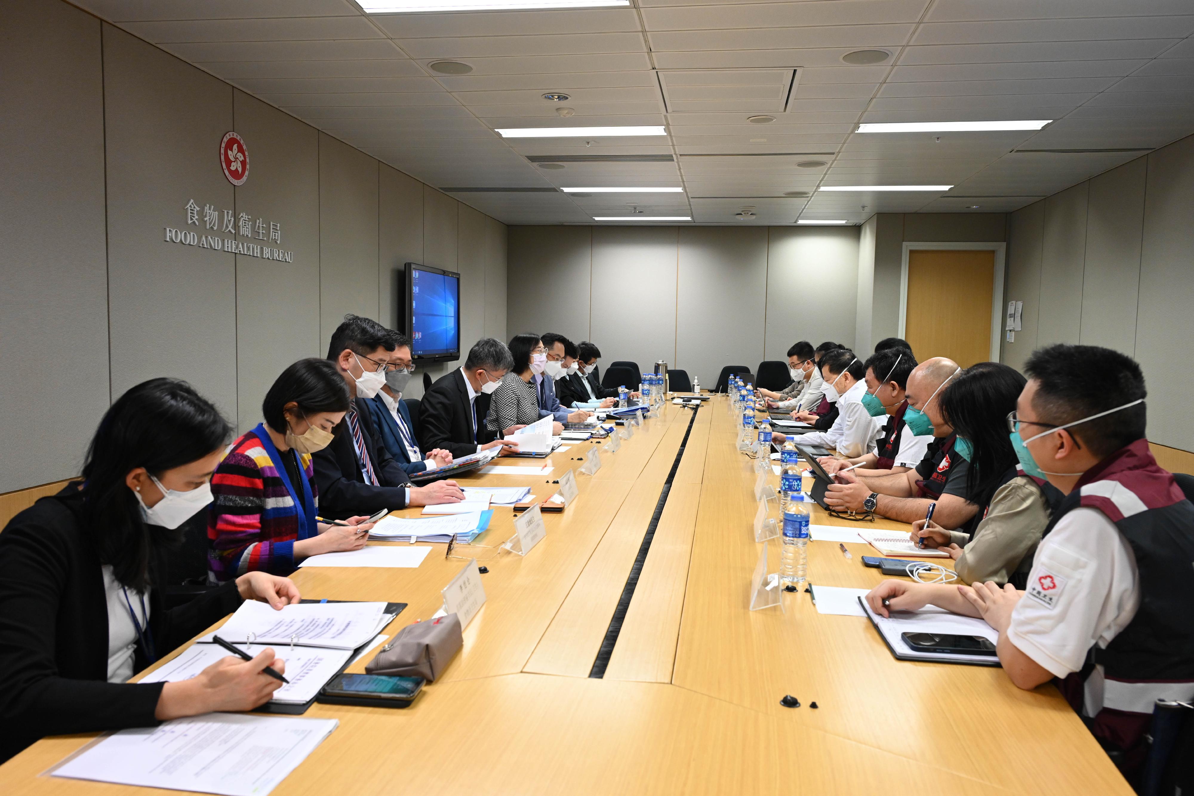 The Secretary for Food and Health, Professor Sophia Chan, held a meeting with the visiting Mainland medical and health experts at the Central Government Offices today (March 15), to exchange views on the key actions to be taken by the Hong Kong Special Administrative Region Government based on the discussion and suggestions made in the past few weeks. Photo shows Professor Chan (sixth left); the Permanent Secretary for Food and Health (Health), Mr Thomas Chan (fifth left); the Director of Health, Dr Ronald Lam (seventh left); and the Chief Executive of the Hospital Authority, Dr Tony Ko (third left); the Executive Dean of the School of Population Medicine and Public Health of Peking Union Medical College, Professor Yang Weizhong (fifth right); other health officials; and Mainland experts at the meeting. 

