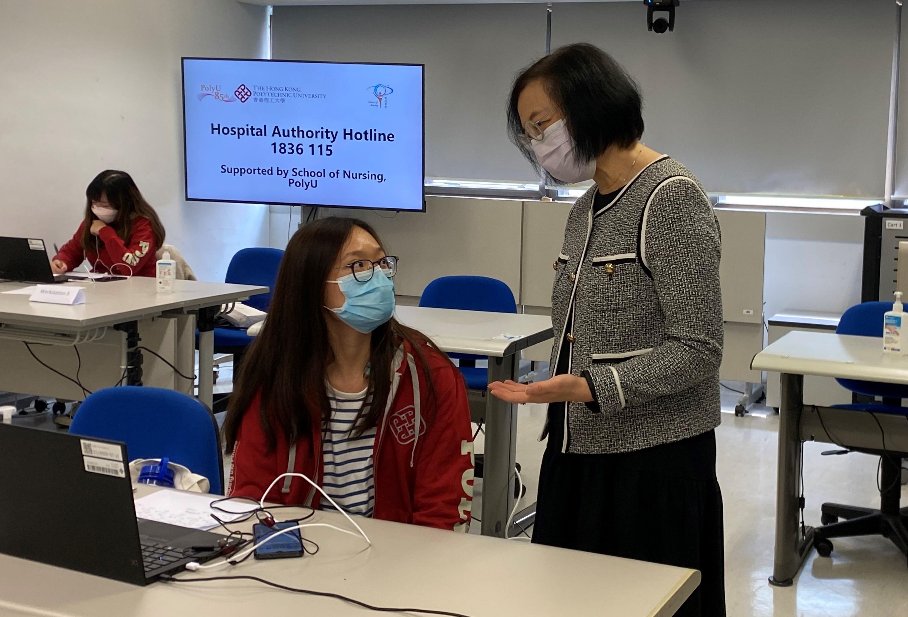 The Secretary for Food and Health, Professor Sophia Chan (right), visits the School of Nursing of the Hong Kong Polytechnic University today (March 18) to learn about the hotline centre set up to support the Hospital Authority in receiving and handling enquiries from COVID-19 patients.