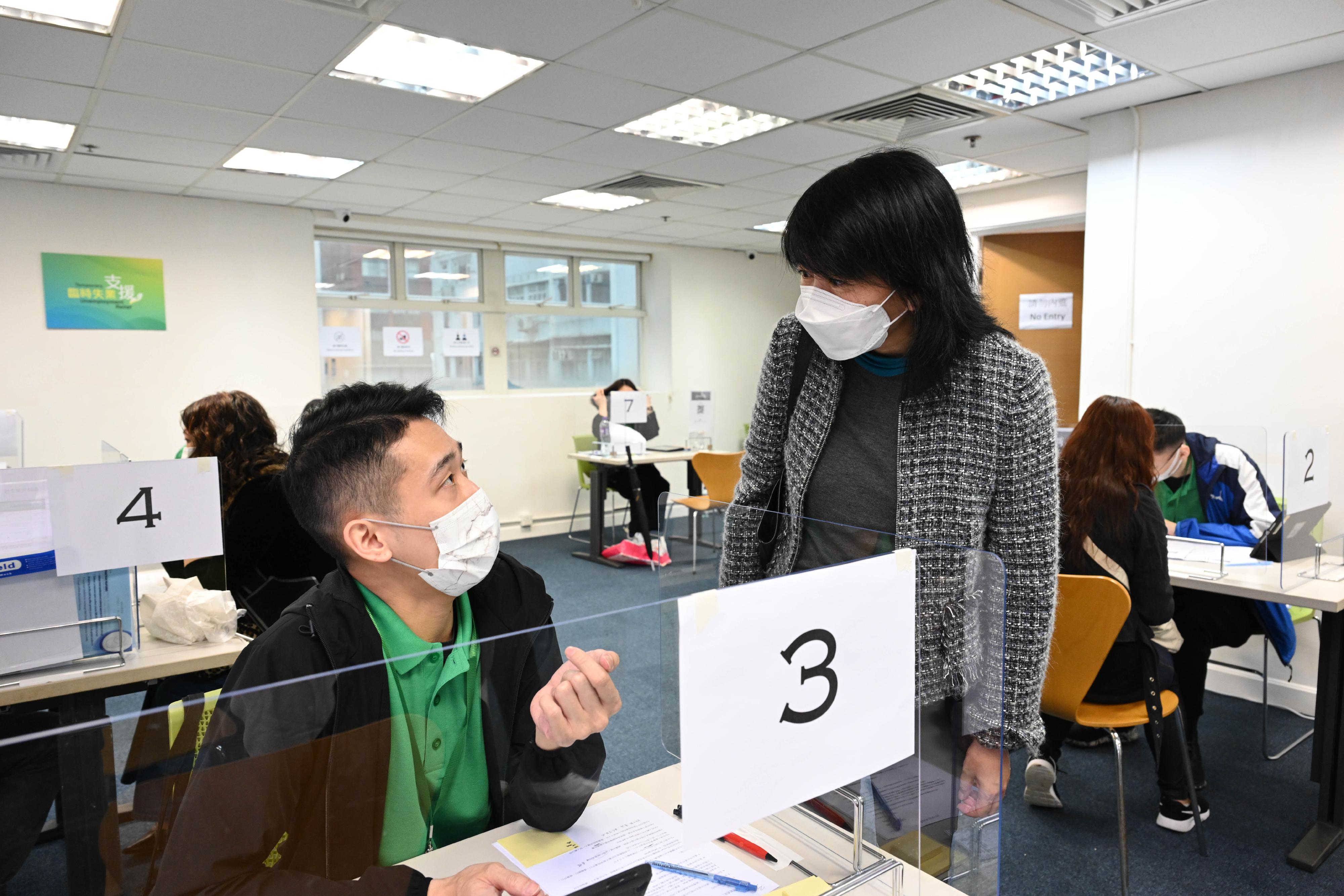 The Temporary Unemployment Relief Scheme (TUR) started off with an overwhelming response on its first day of the three-week application period. Photo shows the Head of the Policy Innovation and Co-ordination Office, Ms Doris Ho (right), today (March 23) visiting one of the service centres of the TUR in North Point to understand its operation.