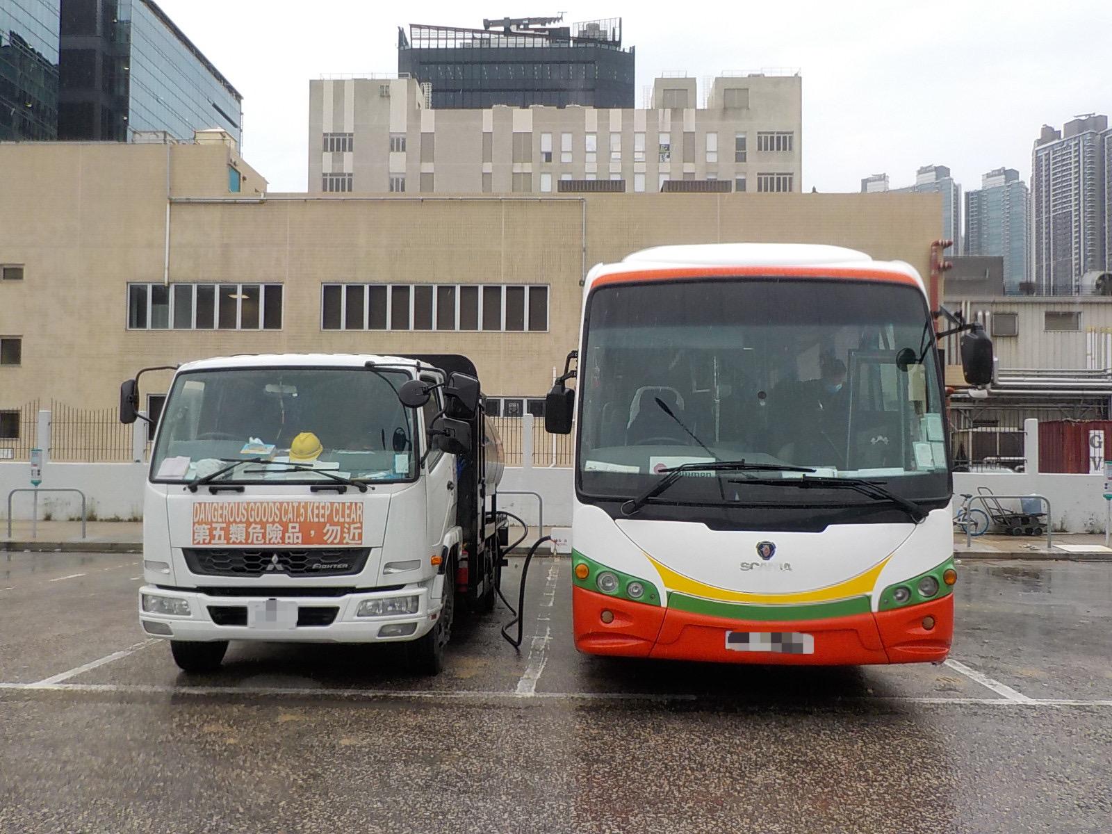 The Fire Services Department and the Hong Kong Police Force mounted a joint operation to combat illicit fuelling activities today (March 28). Photo shows an oil tank wagon (left) suspected to be involved in illicit fuelling activities.

