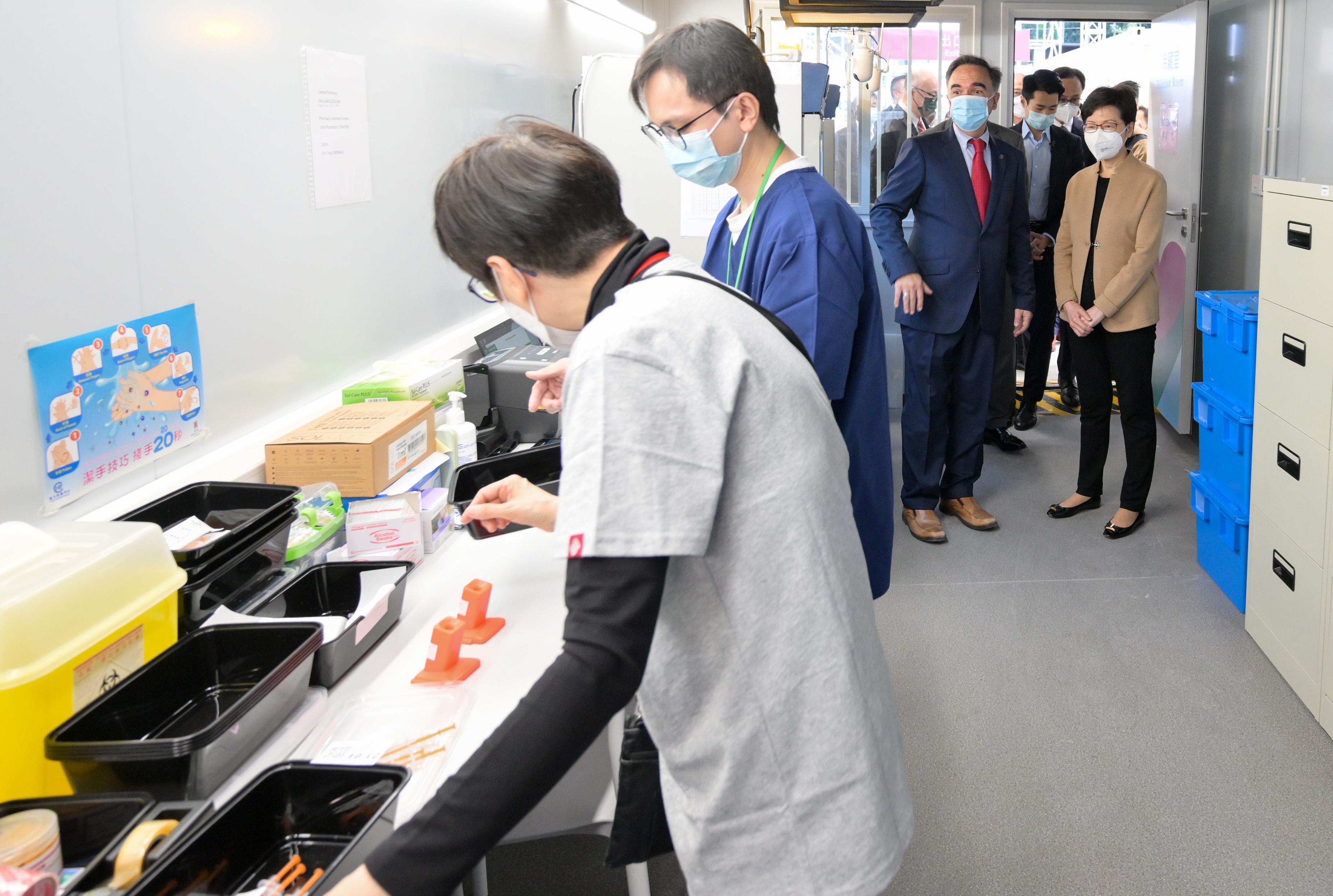 The Chief Executive, Mrs Carrie Lam, visited the Caroline Hill Road Pop-up Community Vaccination Centre today (March 29). Photo shows Mrs Lam (first right) touring the centre.
