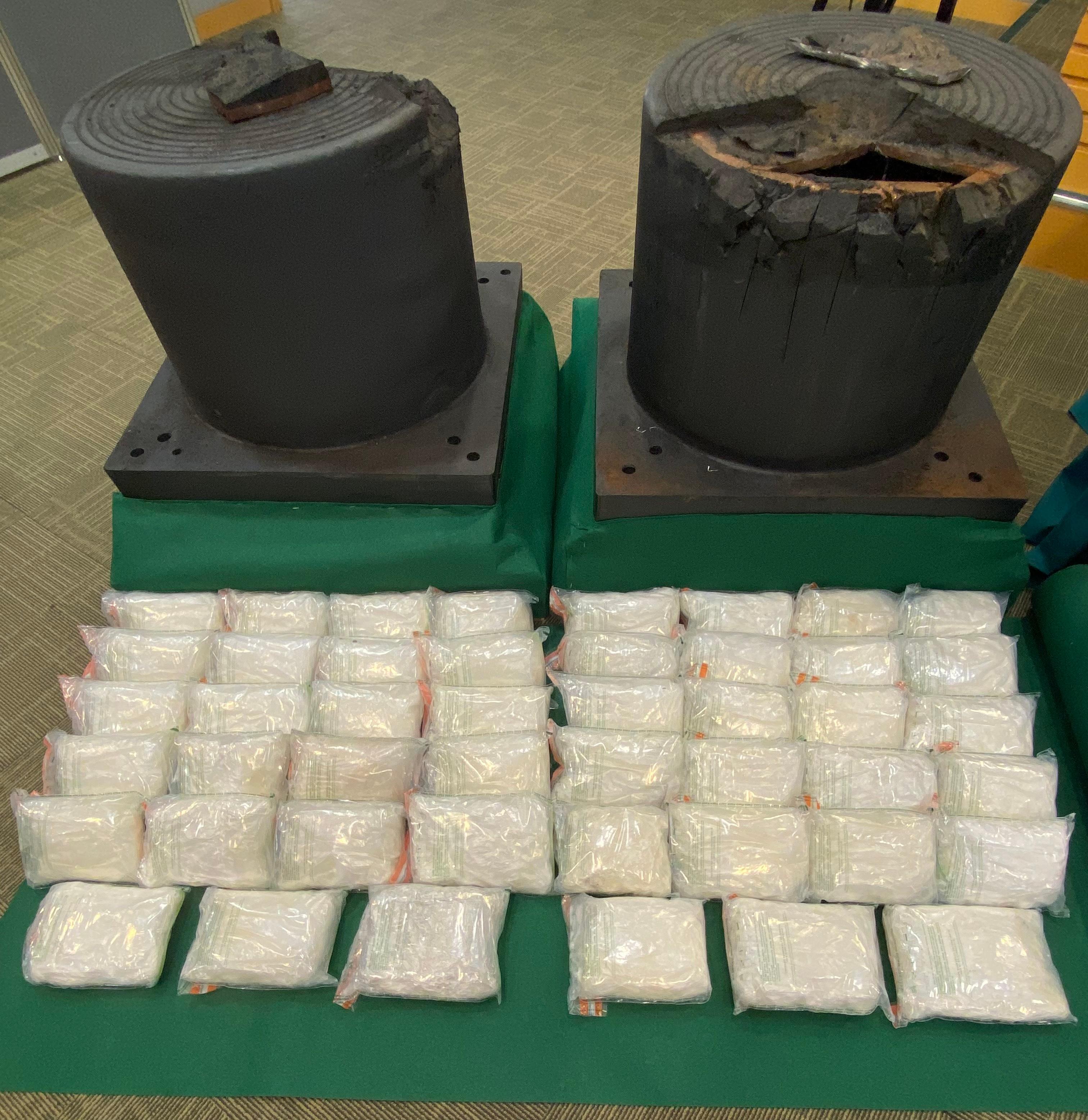 Hong Kong Customs jointly mounted an anti-narcotics operation, codenamed "Yunzhan-duanliu", with the anti-smuggling departments of the Mainland Customs in March. Hong Kong Customs seized about 700 kilograms of suspected methamphetamine with an estimated market value of $400 million in the operation. Picture shows the industrial-use anti-vibratory rubber and the suspected methamphetamine seized from them.