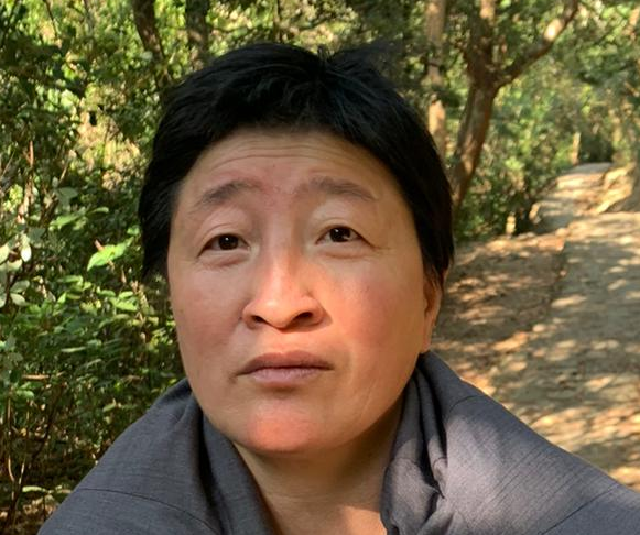 Liu Wai-lan, aged 51, is about 1.55 metres tall, 70 kilograms in weight and of fat build. She has a round face with yellow complexion and short black hair. She was last seen wearing a black jacket, a black T-shirt, grey trousers and black shoes.