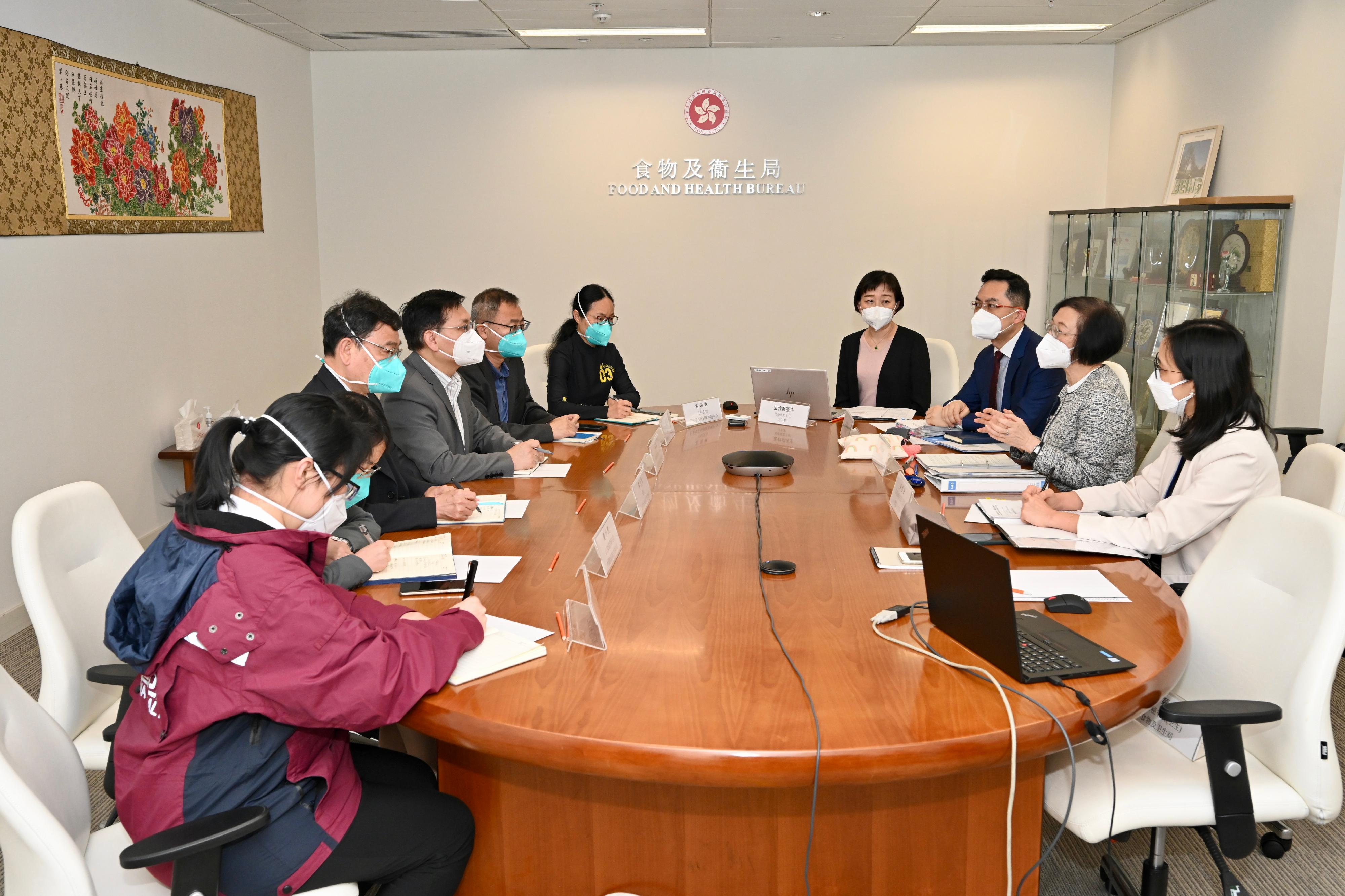 The Secretary for Food and Health, Professor Sophia Chan (second right), had a working meeting on the voluntary rapid antigen test and the prevention and control strategies in residential care homes for the elderly with the Mainland epidemic prevention and control experts led by the Director of the National Institute for Communicable Disease Control and Prevention of the Chinese Center for Disease Control and Prevention, Mr Kan Biao (fourth left), at the Central Government Offices today (April 13). The Director of Health, Dr Ronald Lam (third right) and the Head of the Communicable Disease Branch of the Centre for Health Protection of the Department of Health, Dr Chuang Shuk-kwan (fourth right) also attended.