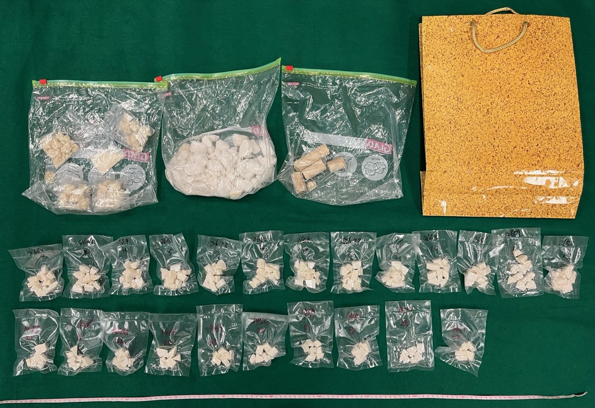 Hong Kong Customs yesterday (April 13) seized about 1.1 kilograms of suspected crack cocaine with an estimated market value of about $1.7 million in Tsuen Wan. Photo shows the suspected crack cocaine seized.