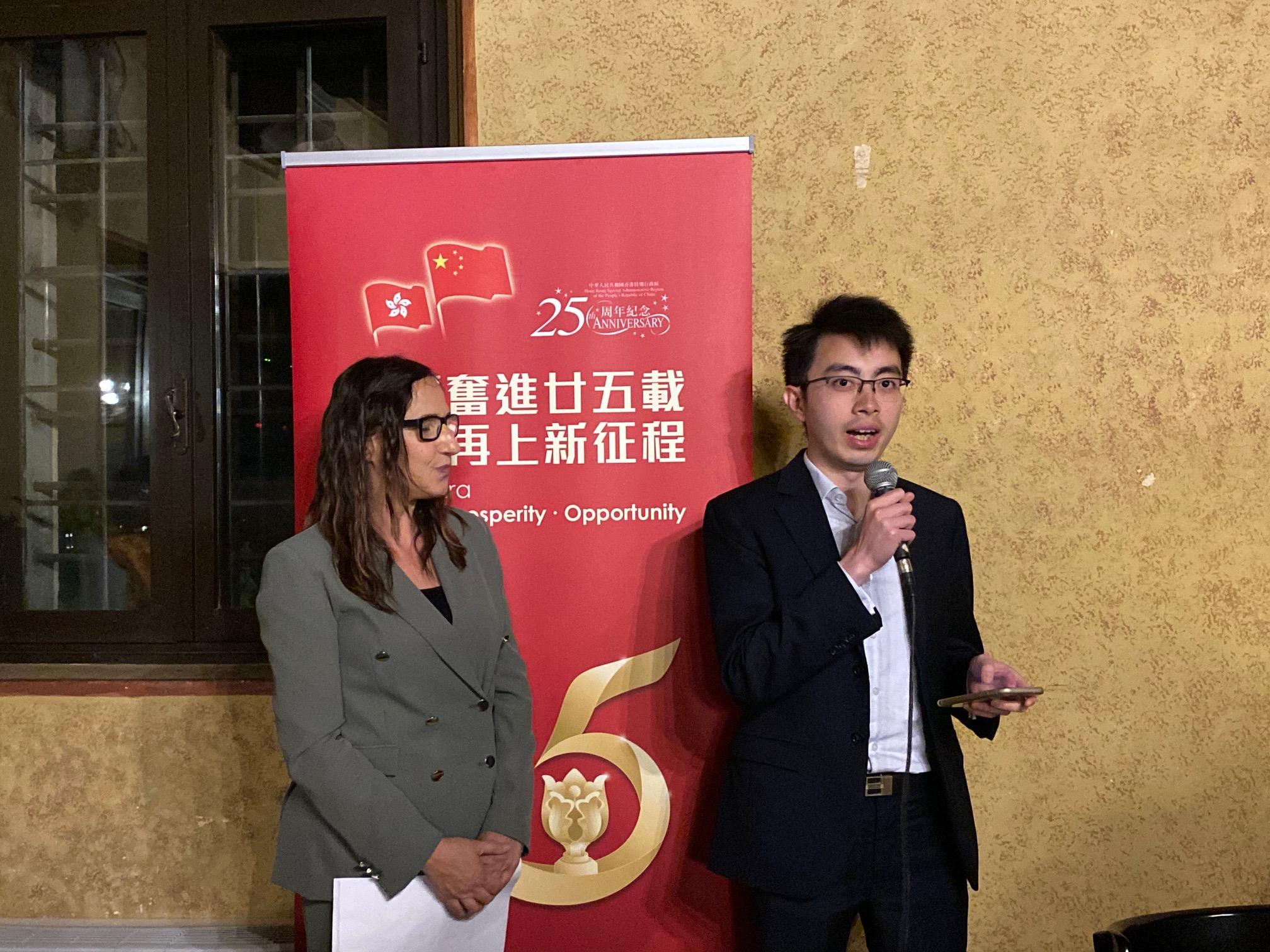 Deputy Representative of the Hong Kong Economic and Trade Office in Brussels, Mr Henry Tsoi (right), addressed guests from the international cinema and cultural scene at the networking reception of the Hong Kong Film Night held in Udine, Italy on April 23 (Udine time) during the 24th Far East Film Festival (FEFF).  FEFF President Sabrina Baracetti (left) was also present.
