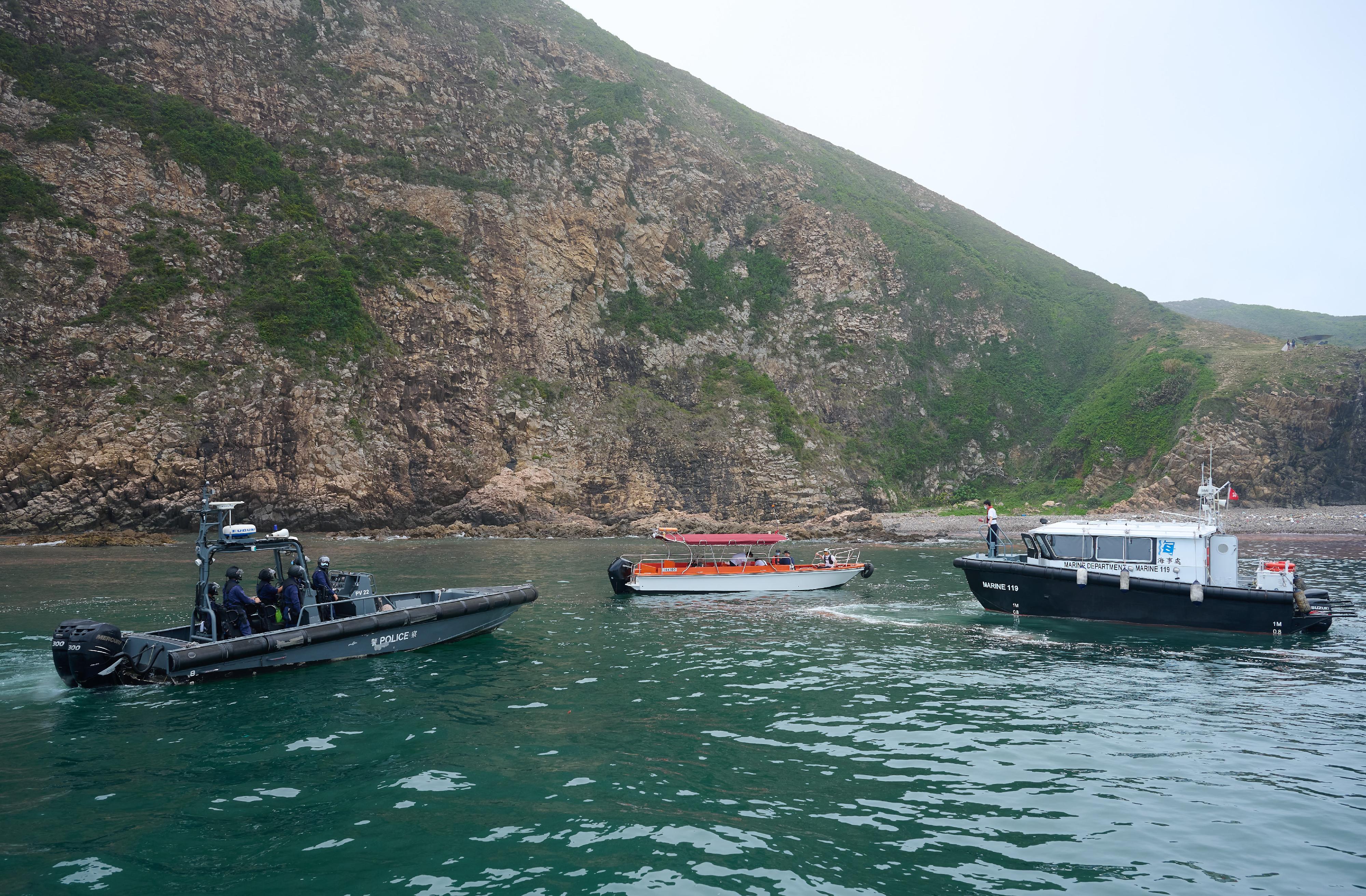 To safeguard navigation safety, apart from conducting daily patrols and law enforcement within Hong Kong waters, the Marine Department (MD) also conducts joint operations with the Marine Police to combat illegal activities including illegal carriage of passengers, speeding, overloading, and violation of licensing conditions and the relevant marine legislation. Photo shows a recent joint operation conducted by the MD and the Marine Police.