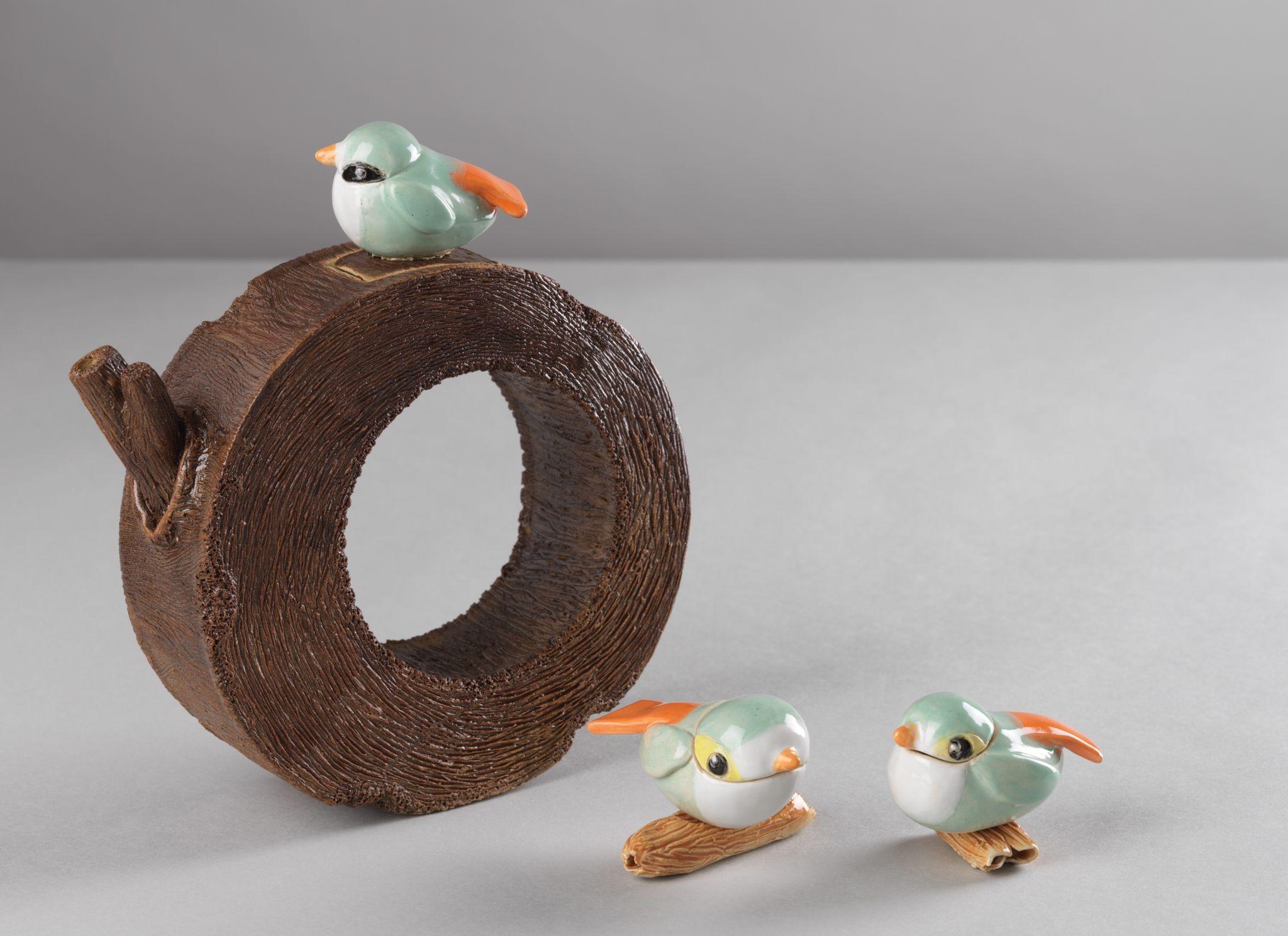 茶具文物館現正舉行「陶瓷茶具創作展覽2021」。圖示學生組冠軍得主葉浩年的作品《休閒的小鳥》。