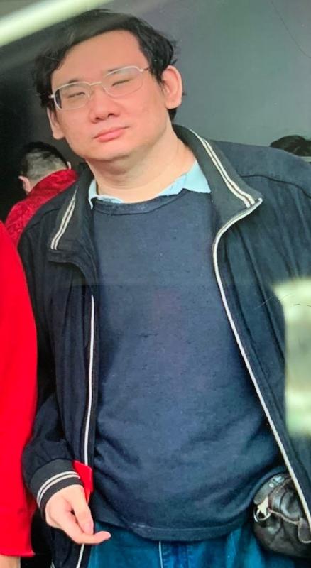 Yip Ching-kong, aged 37, is about 1.76 metres tall, 85 kilograms in weight and of medium build. He has a round face with yellow complexion and short black hair. He was last seen wearing a white short-sleeved T-shirt, blue jeans, brown sports shoes and carrying a blue backpack.