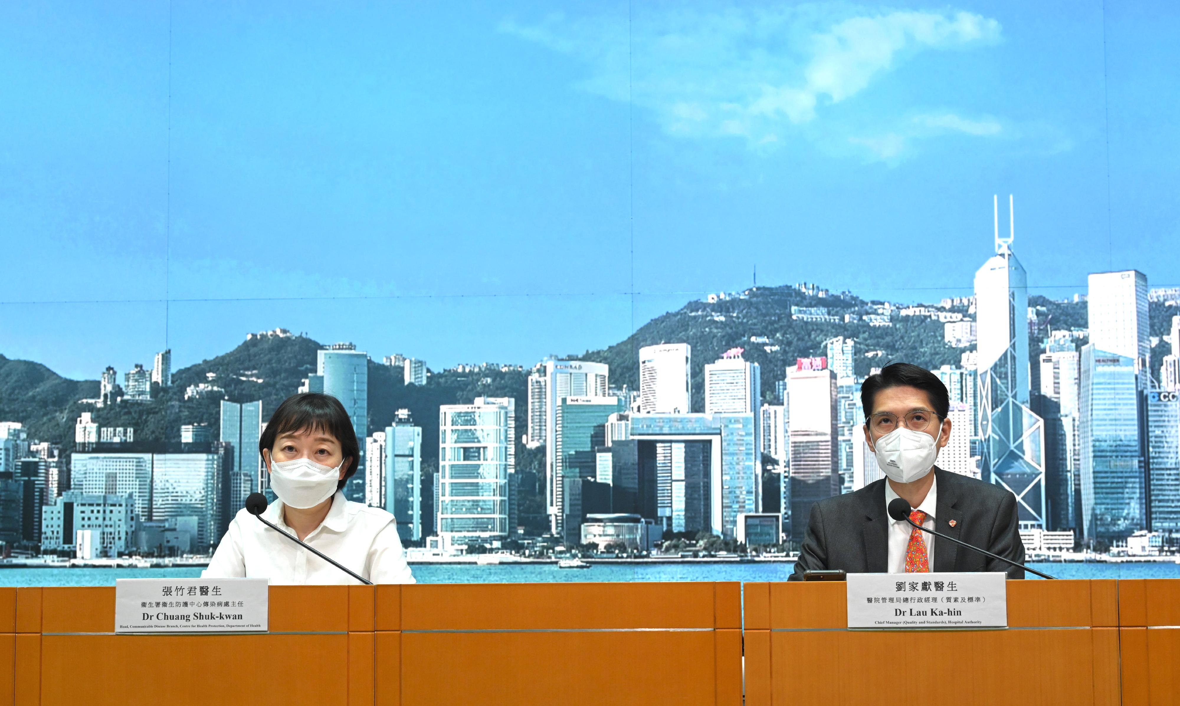 The Head of the Communicable Disease Branch of the Centre for Health Protection of the Department of Health, Dr Chuang Shuk-kwan (left), and the Chief Manager (Quality and Standards) of the Hospital Authority, Dr Lau Ka-hin, hold a press briefing on the latest situation of COVID-19 today (April 28).
