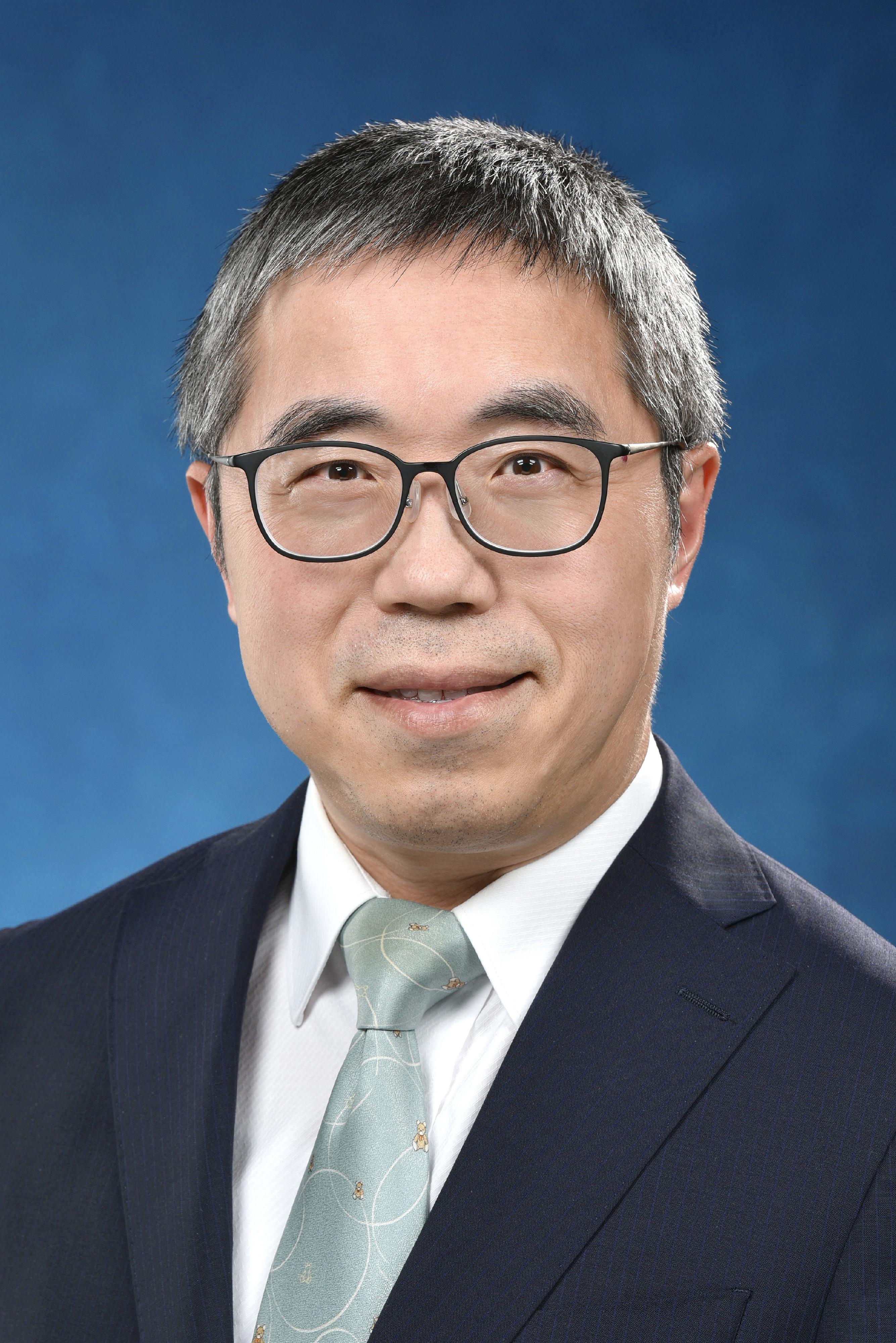 Mr Brian Lo Sai-hung, formerly Director-General of Trade and Industry, has taken up the post of Director of Administration on May 3, 2022.