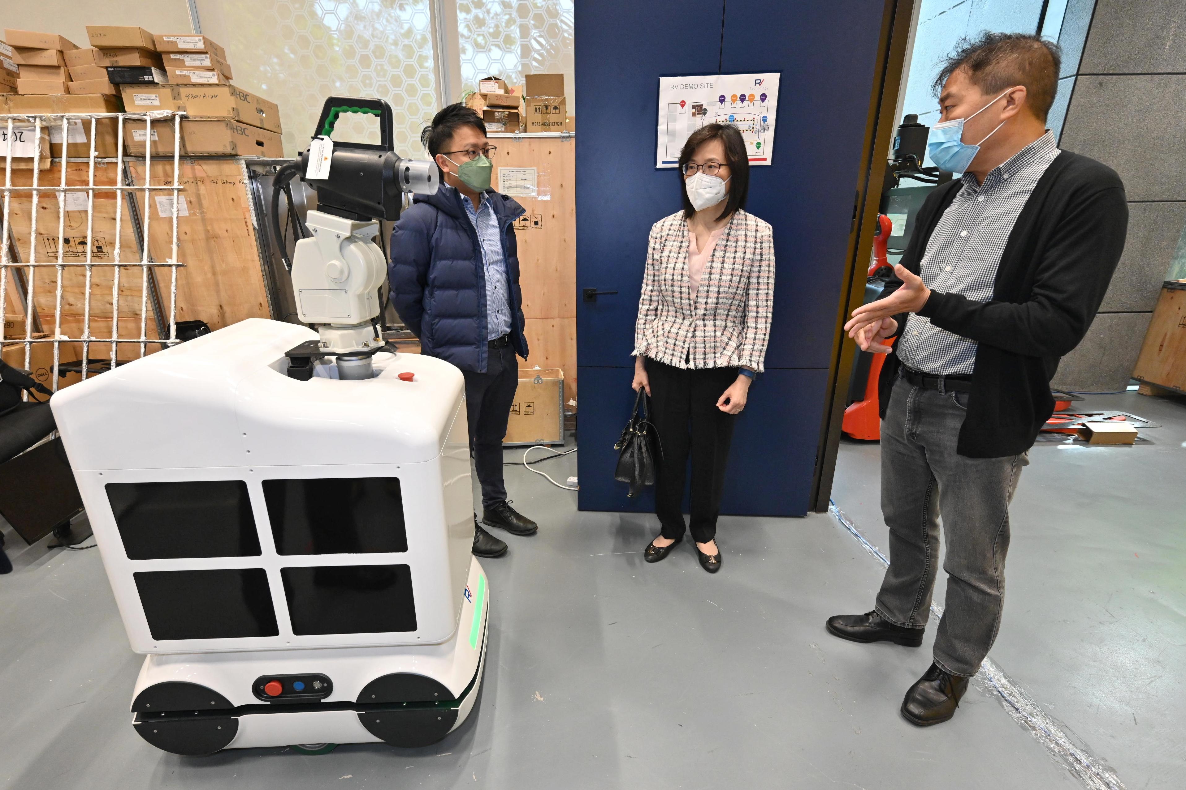 The Commissioner for Innovation and Technology, Ms Rebecca Pun (centre), visits RV Automation Technology Company Limited today (May 3) and inspects a disinfection mobile robot equipped with automatic obstacle avoidance and navigation functions.