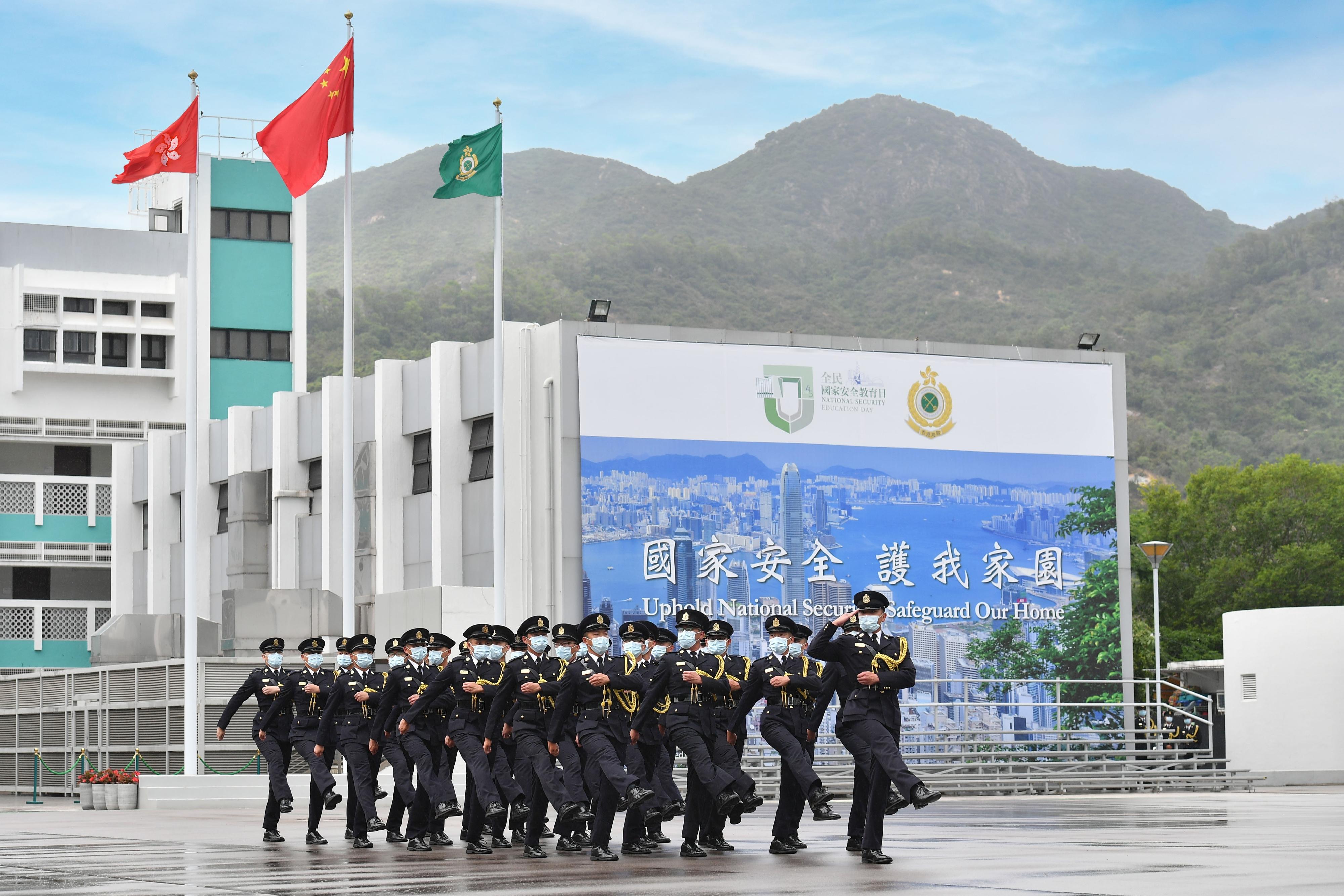 Hong Kong Customs has fully adopted the Chinese-style foot drill from today (May 4). All service members are required to adopt the protocols of the Chinese-style foot drill for ceremonial events, passing-out parades and other occasions while in uniform. Photo shows Customs officers performing the Chinese-style foot drill.