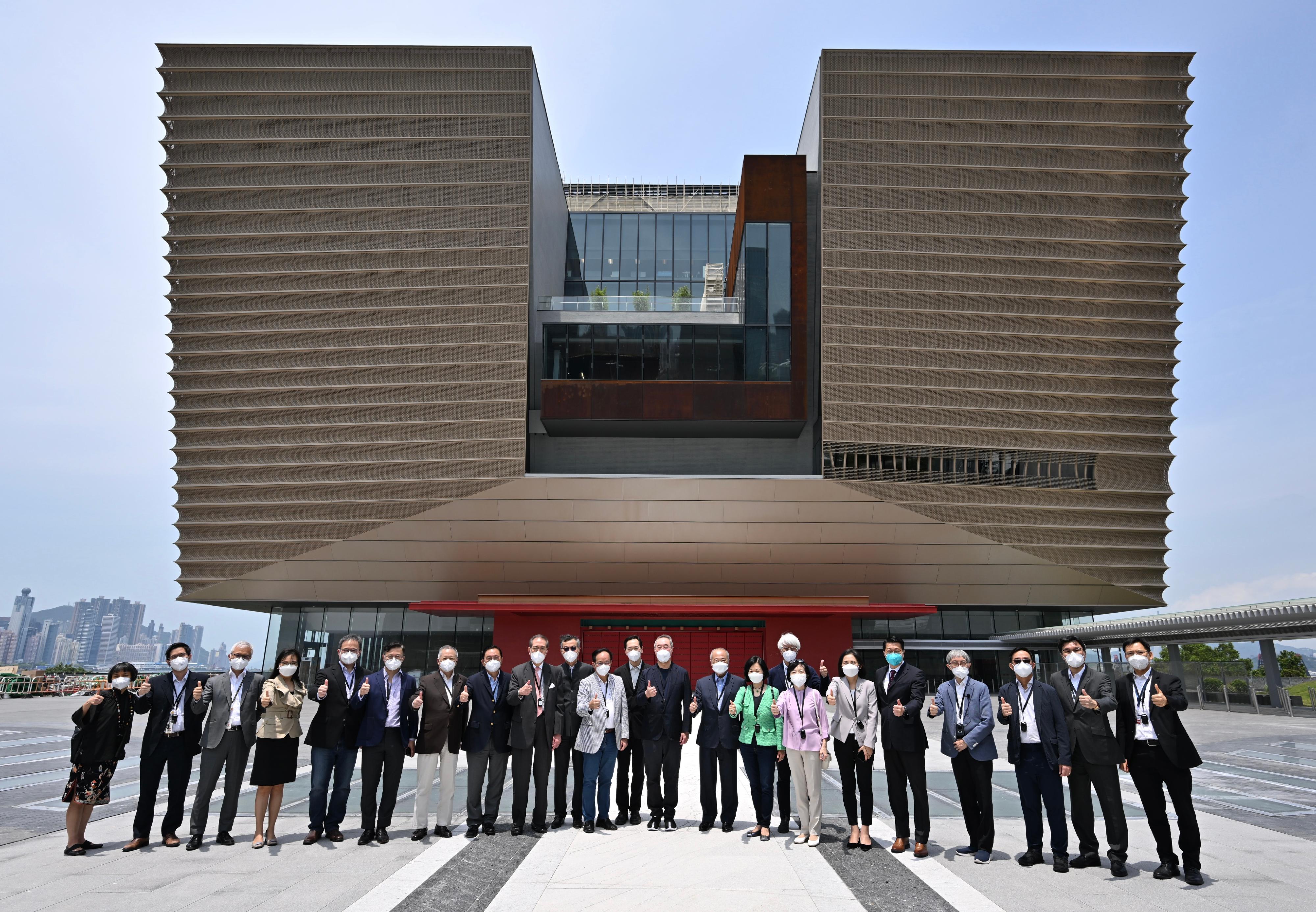 Non-official Members of the Executive Council (ExCo Non-official Members) today (May 5) visited the Hong Kong Palace Museum (HKPM) at the West Kowloon Cultural District. Photo shows ExCo Non-official Members with the Acting Secretary for Home Affairs, Mr Jack Chan (fifth right); the Chairman of the Board of the West Kowloon Cultural District Authority (WKCDA), Mr Henry Tang (11th right); and representatives of the WKCDA in front of the HKPM.
