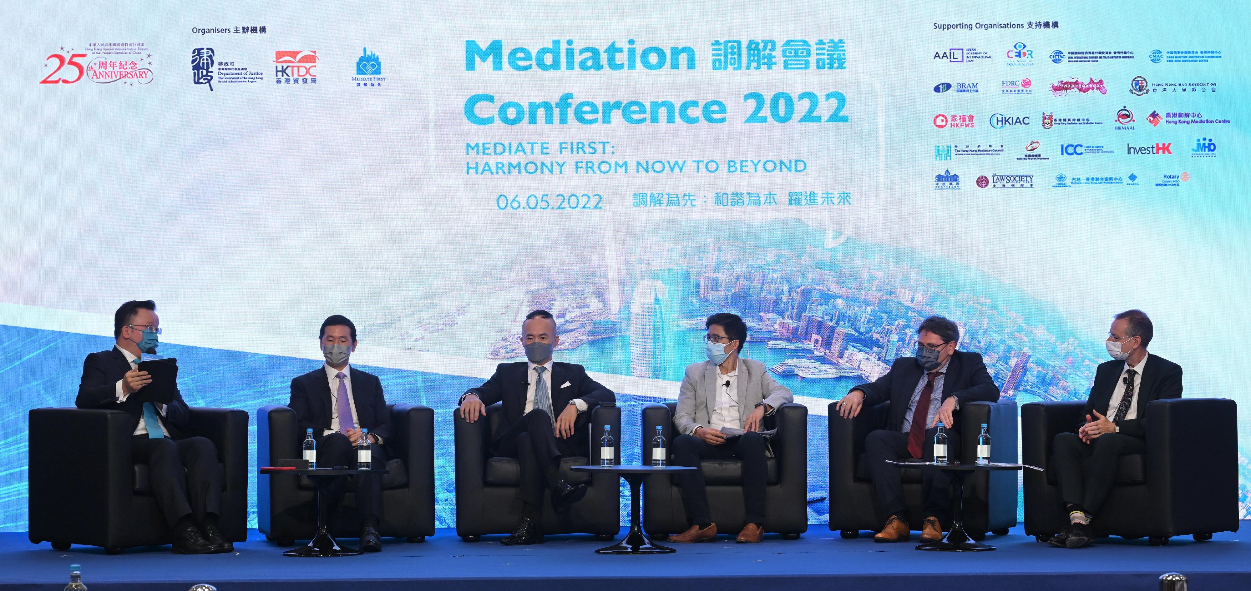 The Mediation Conference 2022 co-organised by the Department of Justice and the Hong Kong Trade Development Council was successfully held today (May 6). Photo shows Panel 3 speakers discussing the possible legal issues and pitfalls brought by the sphere of digital novelties.