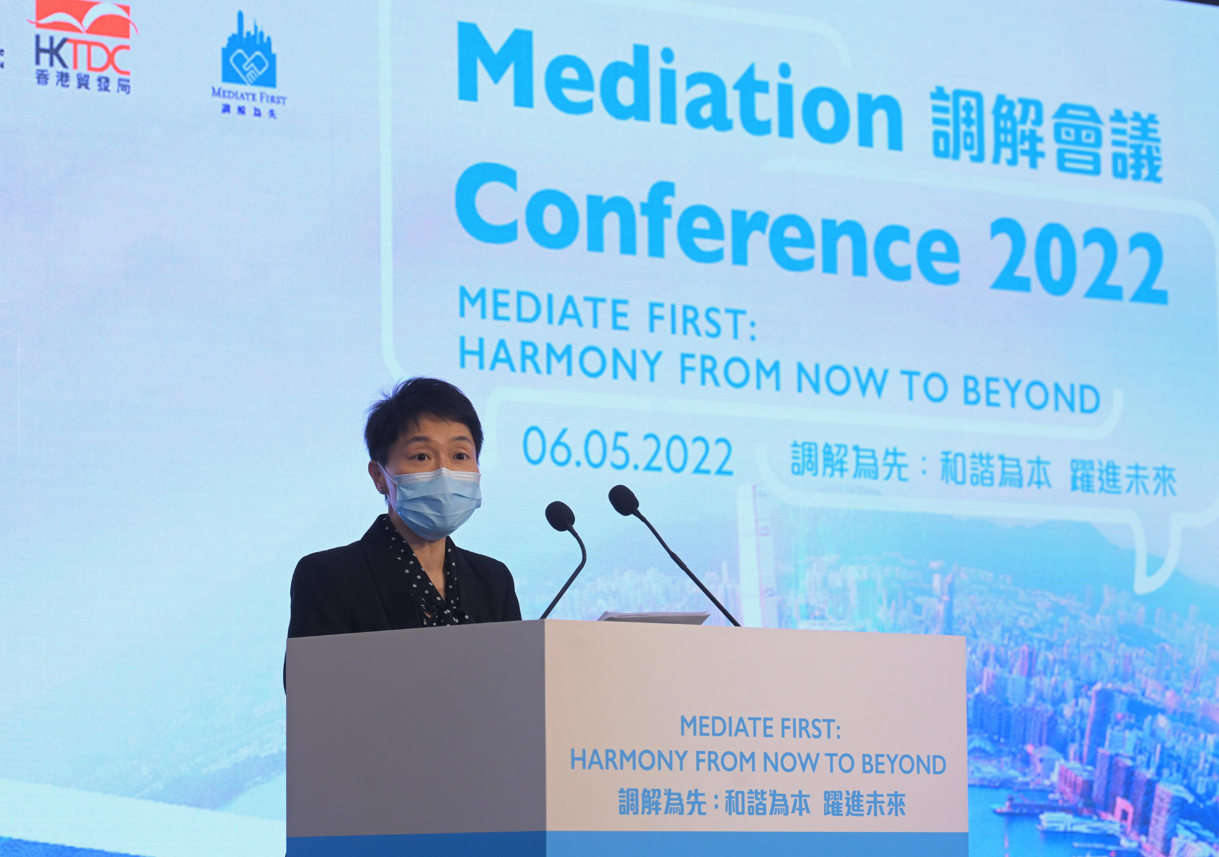 The Mediation Conference 2022 co-organised by the Department of Justice (DoJ) and the Hong Kong Trade Development Council was successfully held today (May 6). Photo shows the Law Officer (Civil Law) of the DoJ, Ms Christina Cheung, delivering her closing remarks at the Conference.