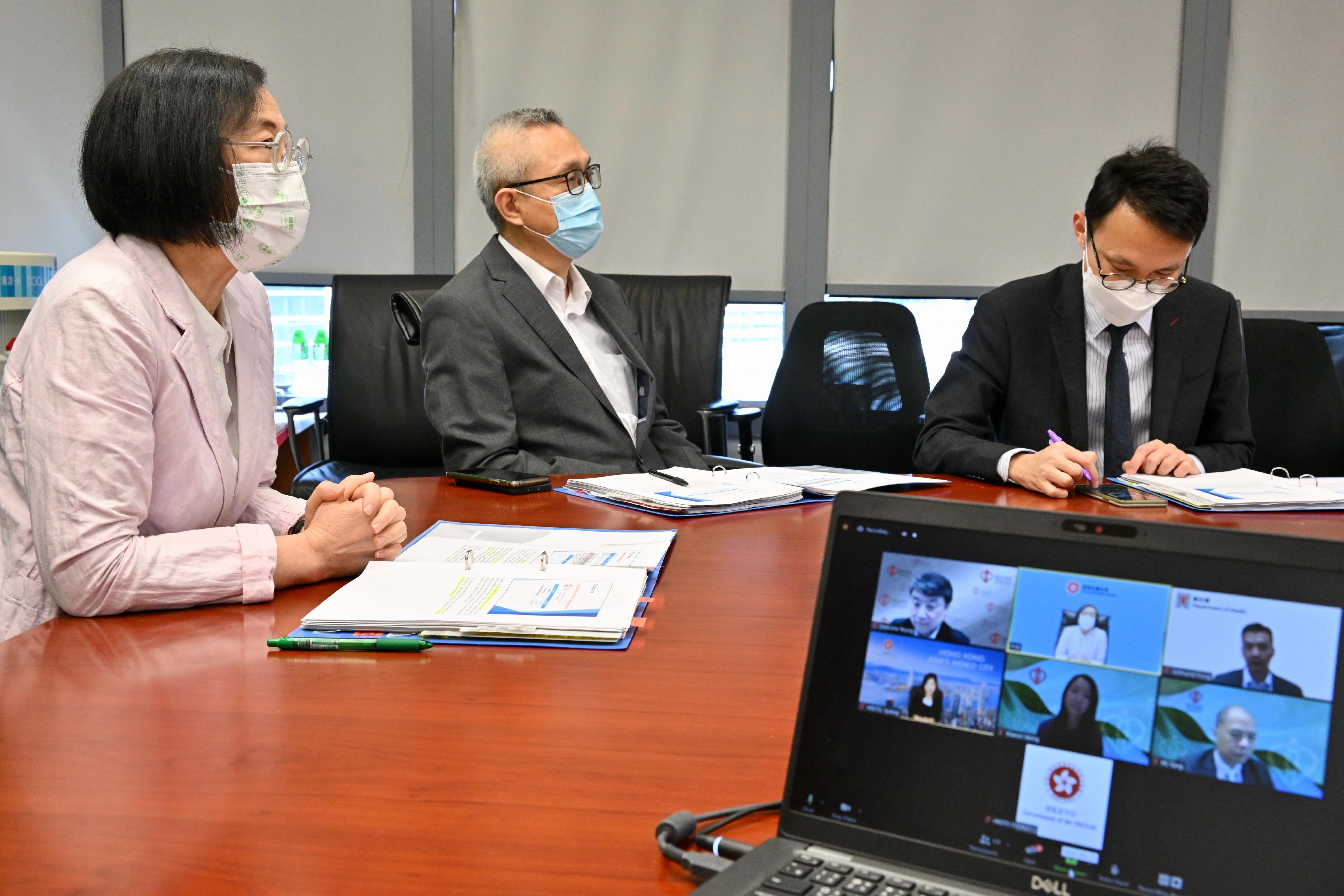 The Secretary for Food and Health, Professor Sophia Chan (left), and the Under Secretary for Food and Health, Dr Chui Tak-yi (centre), promote the new pathway for qualified doctors trained outside Hong Kong to obtain full registration and practise in Hong Kong at a webinar jointly organised by the Hong Kong Economic and Trade Office, Sydney and the Australasian Medical Services Coalition today (May 6).
