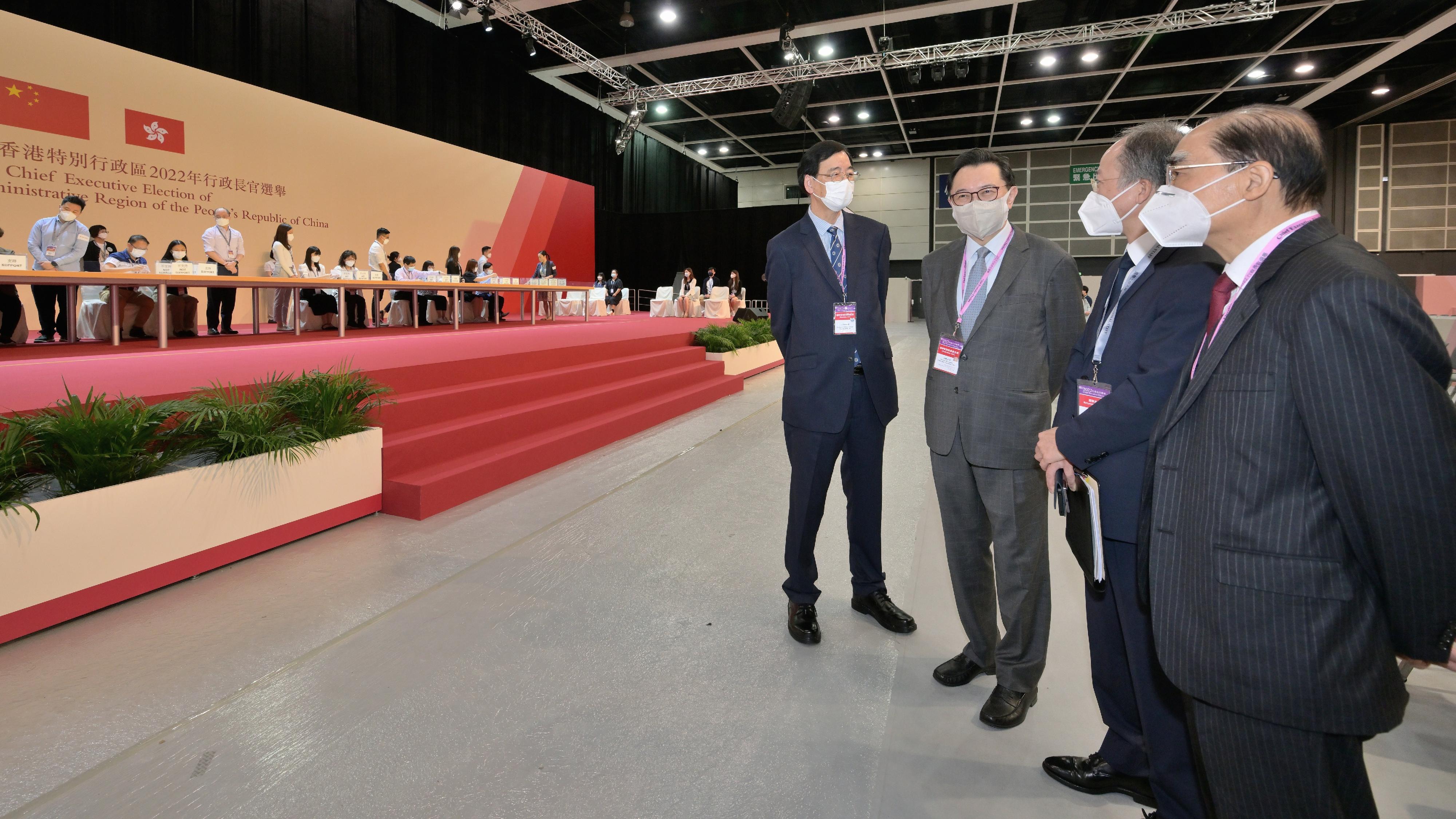 The Chairman of the Electoral Affairs Commission (EAC), Mr Justice Barnabas Fung Wah (third right), EAC members Mr Arthur Luk, SC (first right), and Professor Daniel Shek (fourth right), and the Returning Officer, Mr Justice Keith Yeung Kar-hung (second right), visit the central counting station cum media centre of the 2022 Chief Executive Election at the Hong Kong Convention and Exhibition Centre in Wan Chai today (May 7).