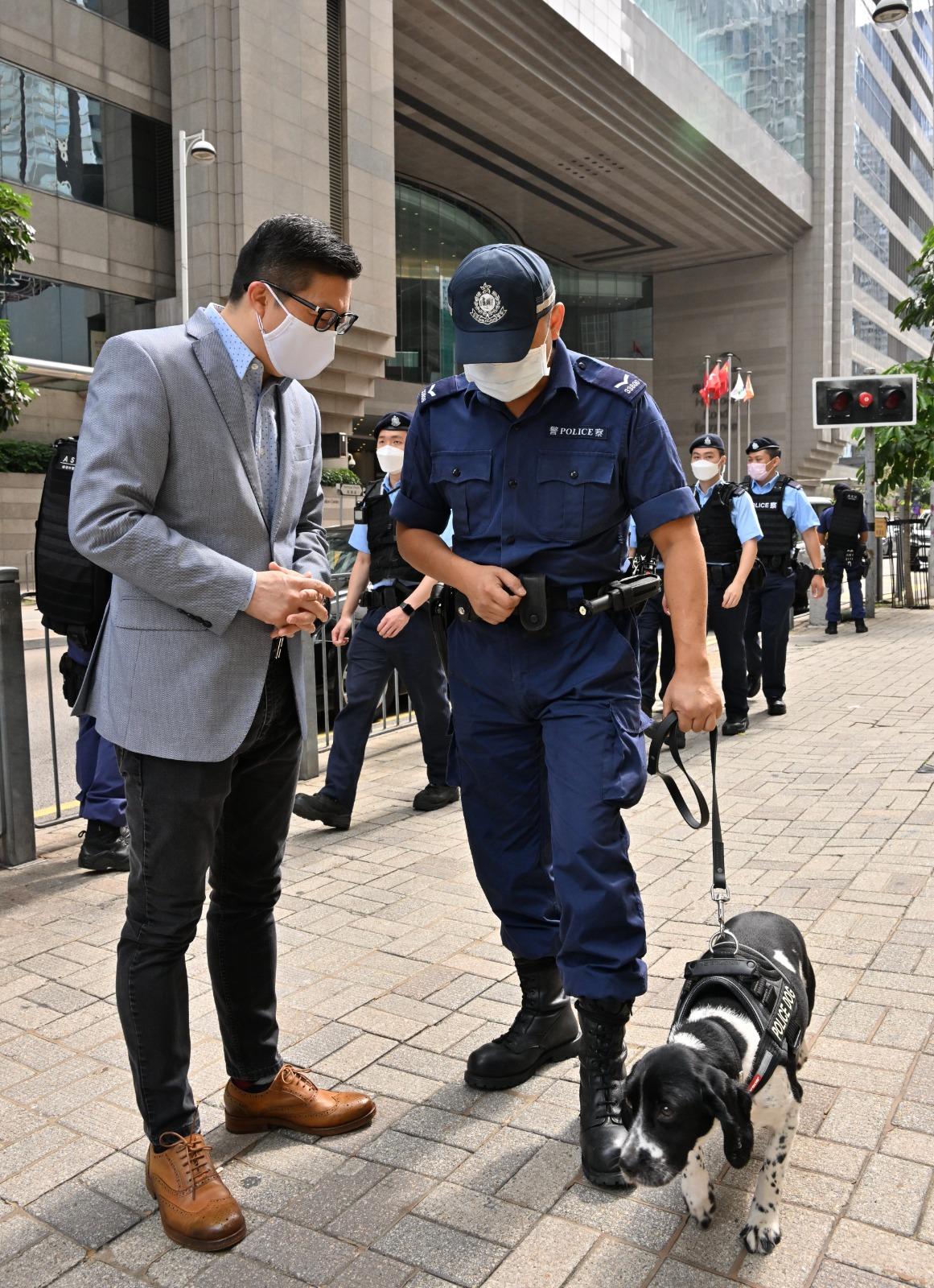 The Secretary for Security, Mr Tang Ping-keung, this morning (May 8) inspected the security arrangements in the vicinity of the Hong Kong Convention and Exhibition Centre to ensure the 2022 Chief Executive Election be conducted in a safe and orderly manner. Photo shows Mr Tang (left) giving the personnel of the Police Dog Unit on duty nearby words of encouragement.