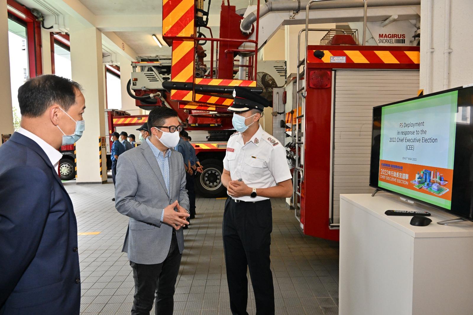 The Secretary for Security, Mr Tang Ping-keung, this morning (May 8) inspected the security arrangements in the vicinity of the Hong Kong Convention and Exhibition Centre (HKCEC) to ensure the 2022 Chief Executive Election be conducted in a safe and orderly manner. Photo shows Mr Tang (centre), accompanied by the Fire Services Department's Assistant Director (Hong Kong Island), Mr Cheng Sui-on (left), visiting Kong Wan Fire Station adjacent to the HKCEC where he was briefed by the personnel on the readiness of fire and ambulance personnel to ensure prompt arrival at the scene to provide emergency and rescue services for any emergencies.