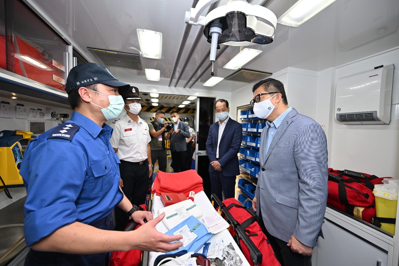 The Secretary for Security, Mr Tang Ping-keung, this morning (May 8) inspected the security arrangements in the vicinity of the Hong Kong Convention and Exhibition Centre to ensure the 2022 Chief Executive Election be conducted in a safe and orderly manner. Photo shows Mr Tang (first right) being briefed by the ambulance personnel on emergency and rescue services in the Fire Services Department's Mobile Casualty Treatment Centre.