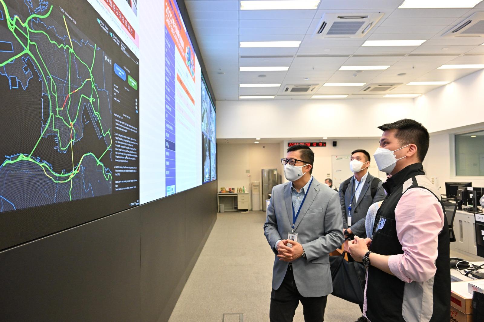 The Secretary for Security, Mr Tang Ping-keung, this morning (May 8) inspected the security arrangements in the vicinity of the Hong Kong Convention and Exhibition Centre to ensure the 2022 Chief Executive Election be conducted in a safe and orderly manner. Photo shows Mr Tang (left) inspecting the operation of the Emergency Monitoring and Support Centre of the Security Bureau activated today and being briefed by the personnel on the latest situation of the polling day and relevant contingency plans.