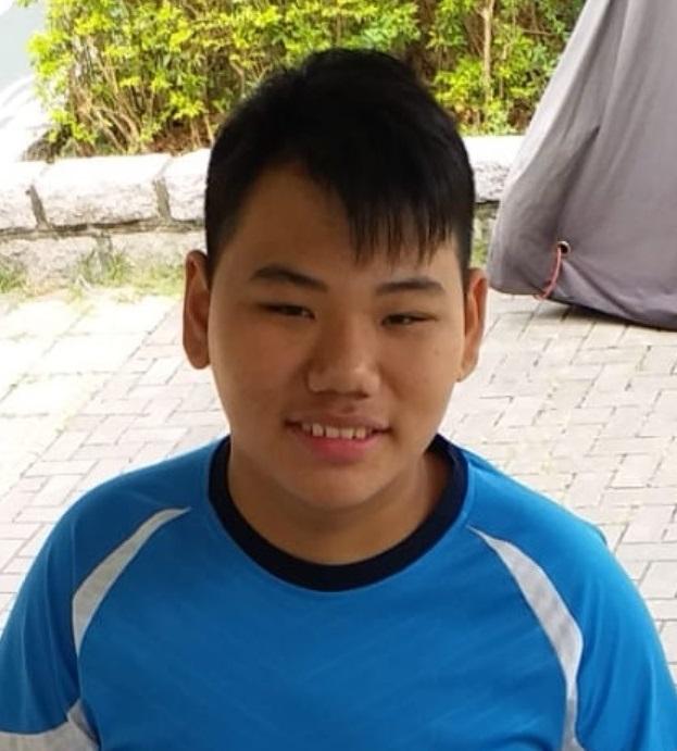 Lee Tang-kit, aged 19, is about 1.7 metres tall, 86 kilograms in weight and of medium build. He has a round face with yellow complexion and short black hair.