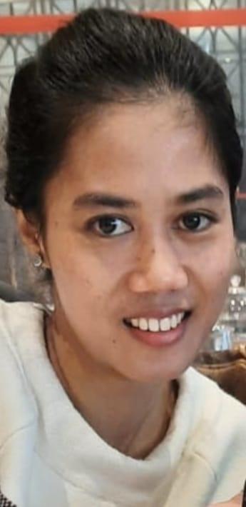Nurhayati, a foreign woman aged 37, is about 1.6 metres tall, 43 kilograms in weight and of thin build. She has a pointed face with yellow complexion and long straight black hair. She was last seen wearing a red long-sleeved shirt, blue trousers and black sneakers. 