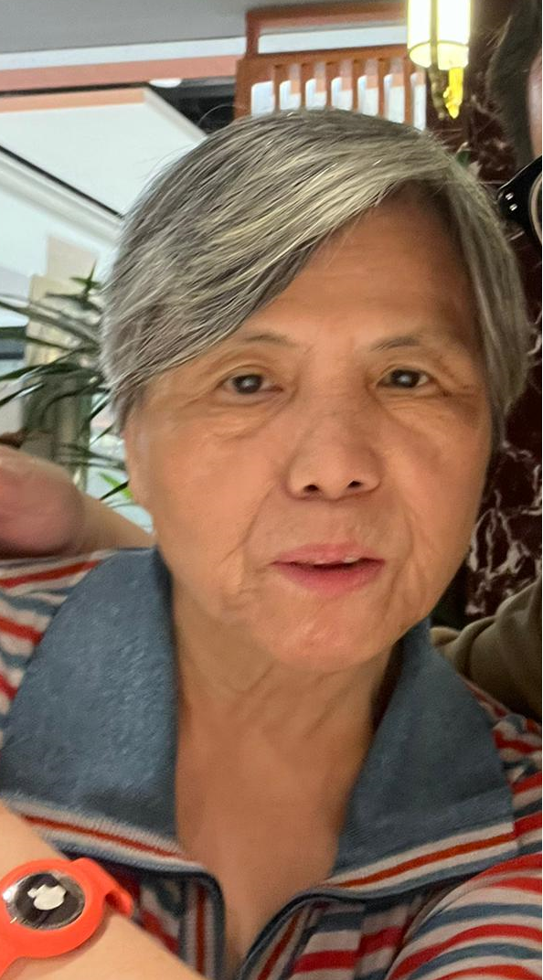 Lam Ngan-ying, aged 68, is about 1.5 metres tall, 63 kilograms in weight and of medium build. She has a round face with yellow complexion and short straight grey hair. She was last seen wearing a blue jacket, a red and blue striped shirt, light yellow trousers, purple shoes and a red mask.