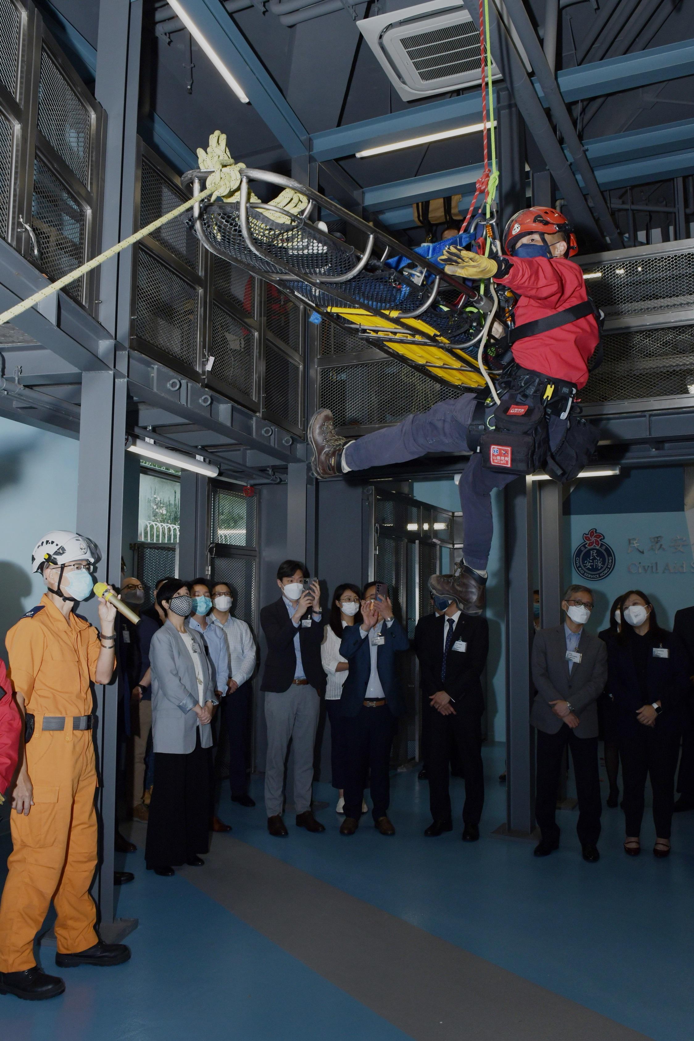 The Opening Ceremony of High-Angle Rescue Training Centre of the Civil Aid Service (CAS) was held today (May 13). Photo shows CAS personnel demonstrating high-angle rescue techniques.