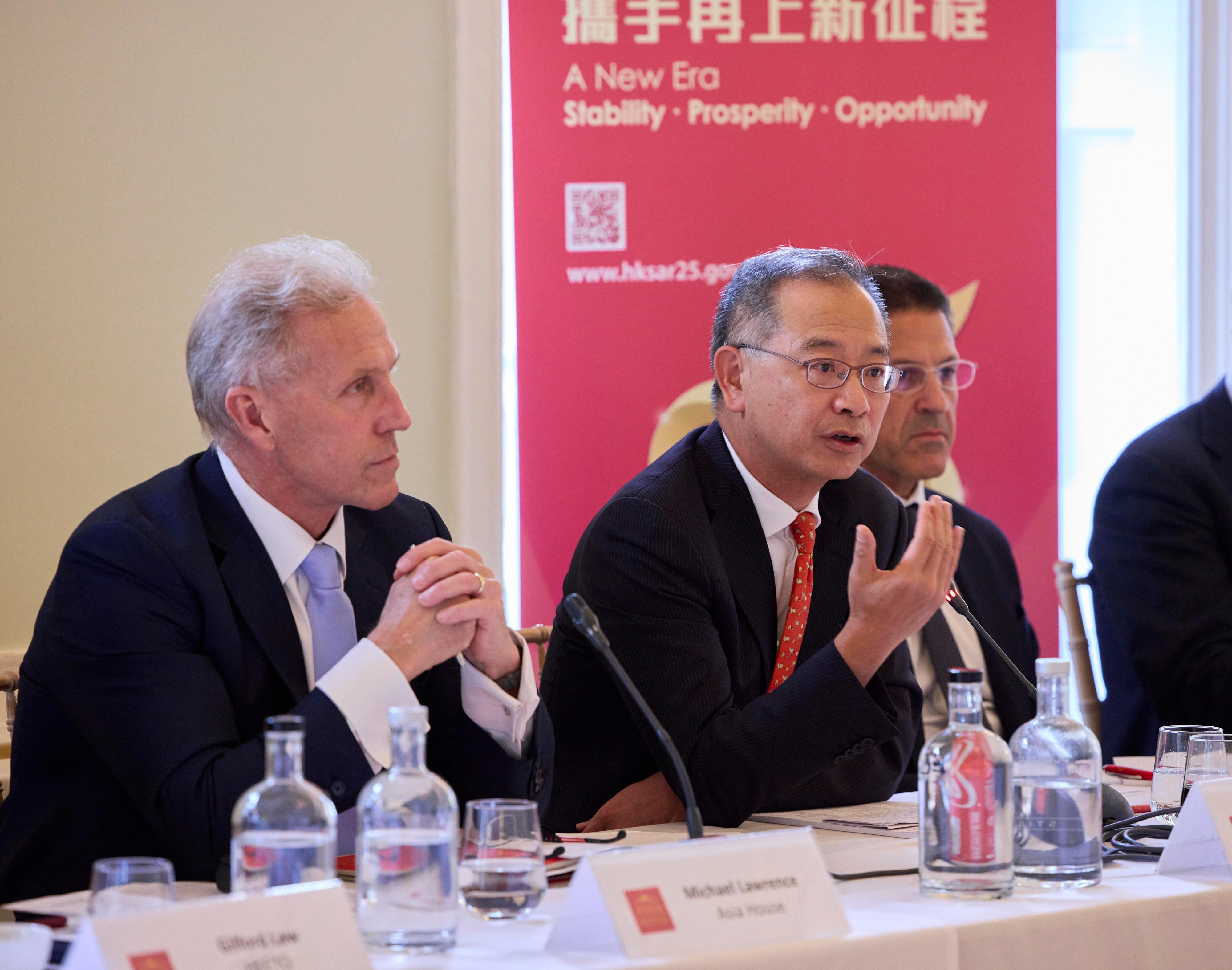 The Hong Kong Economic and Trade Office, London, partnered with the Asia House on May 12 (London time) to hold a seminar for leaders in UK’s financial services sector.  The Chief Executive of the Hong Kong Monetary Authority, Mr Eddie Yue (centre), gave a keynote speech. Looking on is the Chief Executive of the Asia House, Mr Michael Lawrence (left).