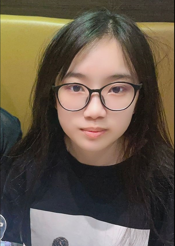 Chan Nga-fei, aged 14, is about 1.45 metres tall, 40 kilograms in weight and of thin build. She has a round face with yellow complexion and long straight black hair. She was last seen wearing a black jacket, black trousers and white slippers. 