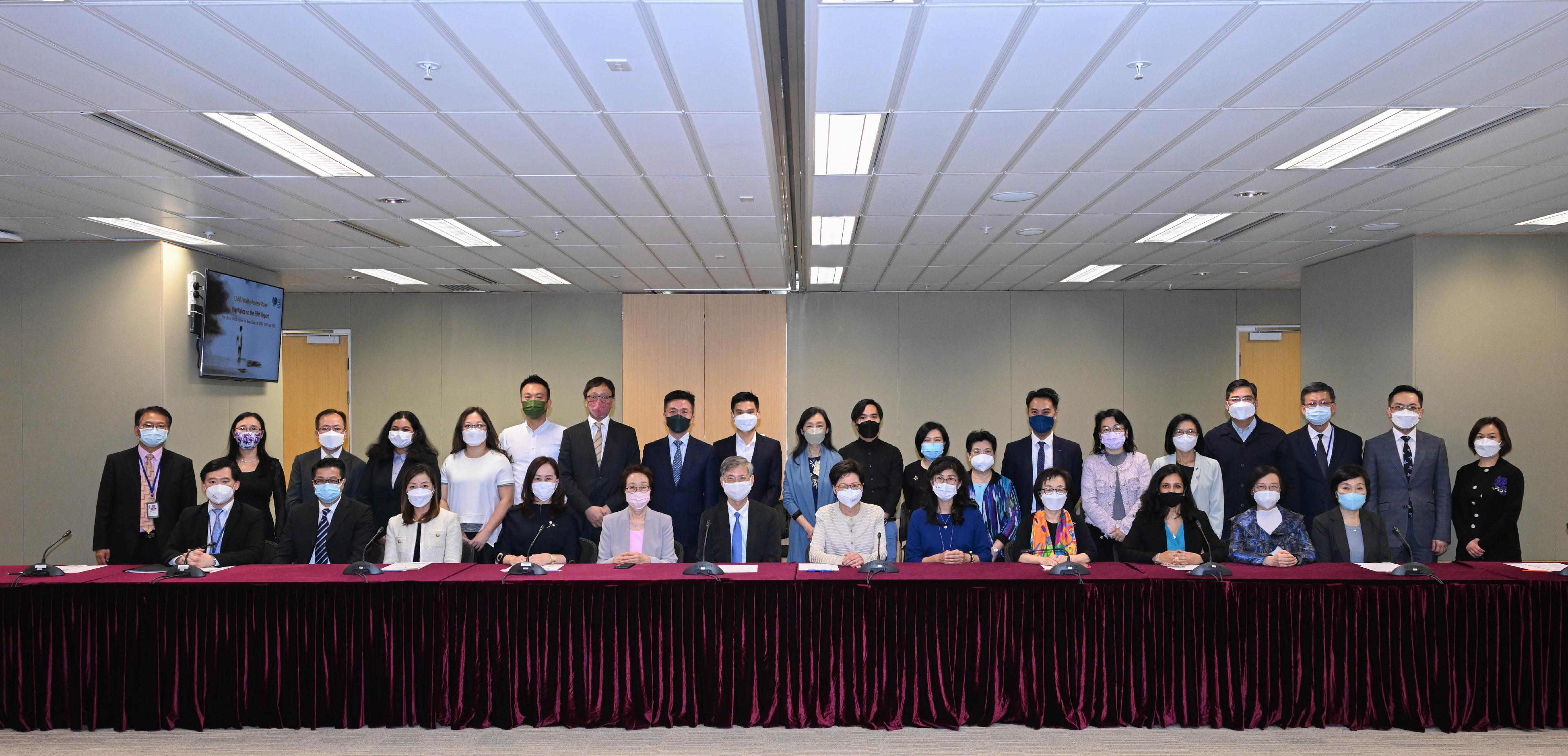 The Chief Executive, Mrs Carrie Lam, chaired the thirteenth meeting of the Commission on Children today (May 19). Mrs Lam (front row, sixth right) is pictured with members of the Commission.