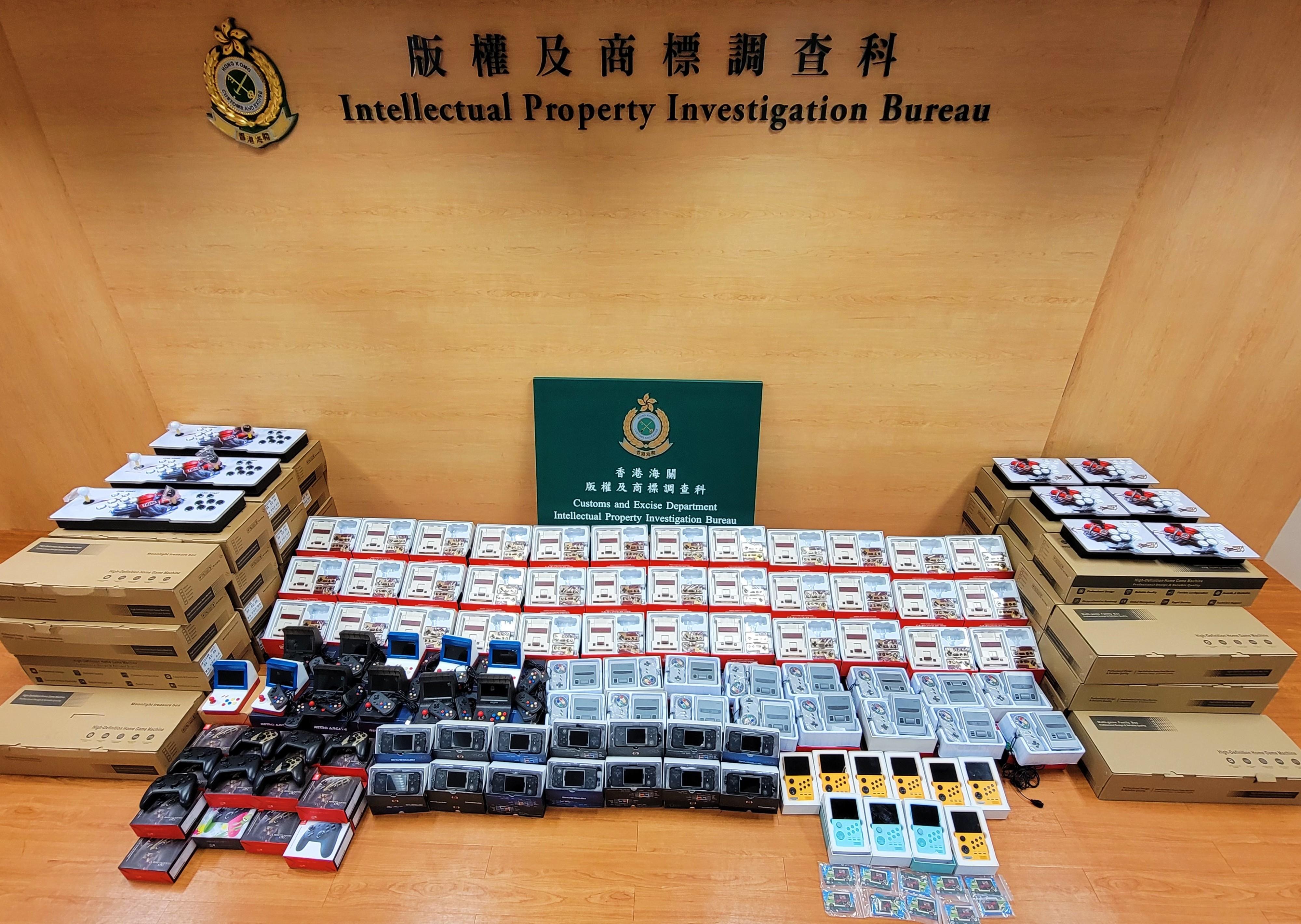 Hong Kong Customs yesterday (May 19) launched a special operation to combat the sale of pirated electronic games and counterfeit gaming accessories. A total of 283 sets of game consoles loaded with suspected pirated electronic games and 160 suspected counterfeit gaming accessories with an estimated market value of about $280,000 were seized. Photo shows some of the suspected pirated and counterfeit goods seized.
