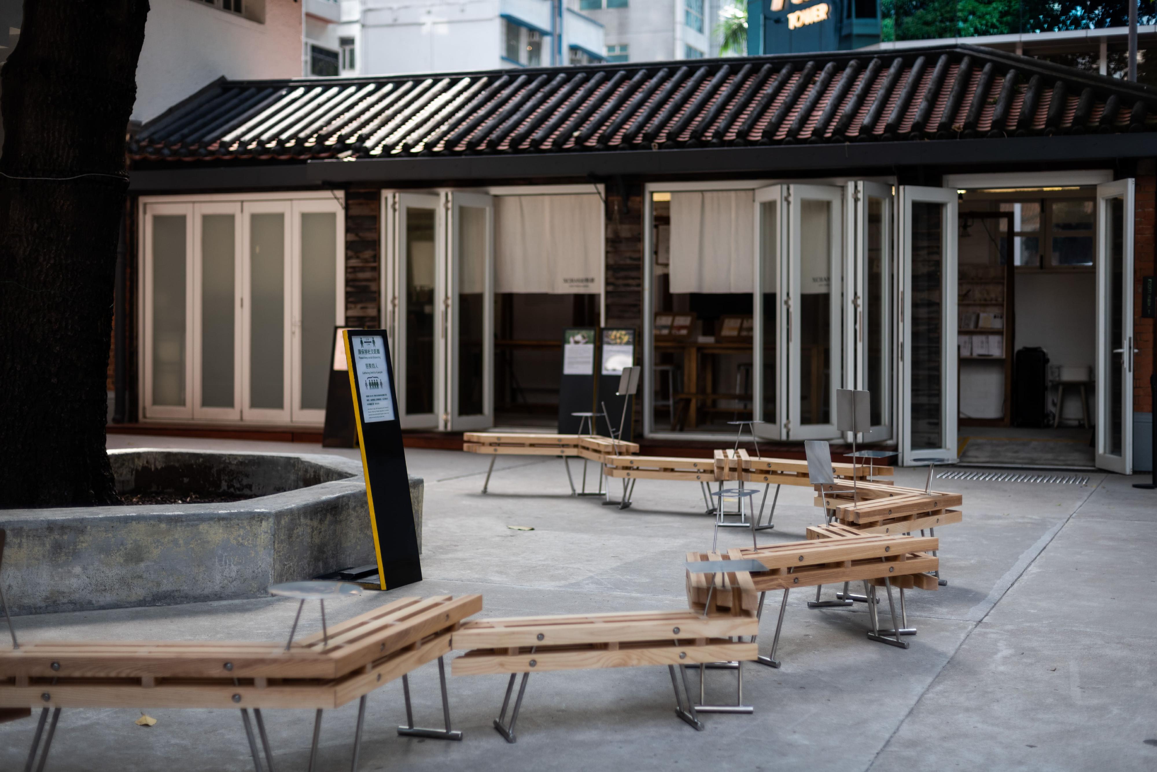 油街實現的全新藝術空間明日（五月二十四日）起向公眾開放。圖示建築工作室napp studio的藝術座椅《連里枝》設置於油街實現戶外空間。