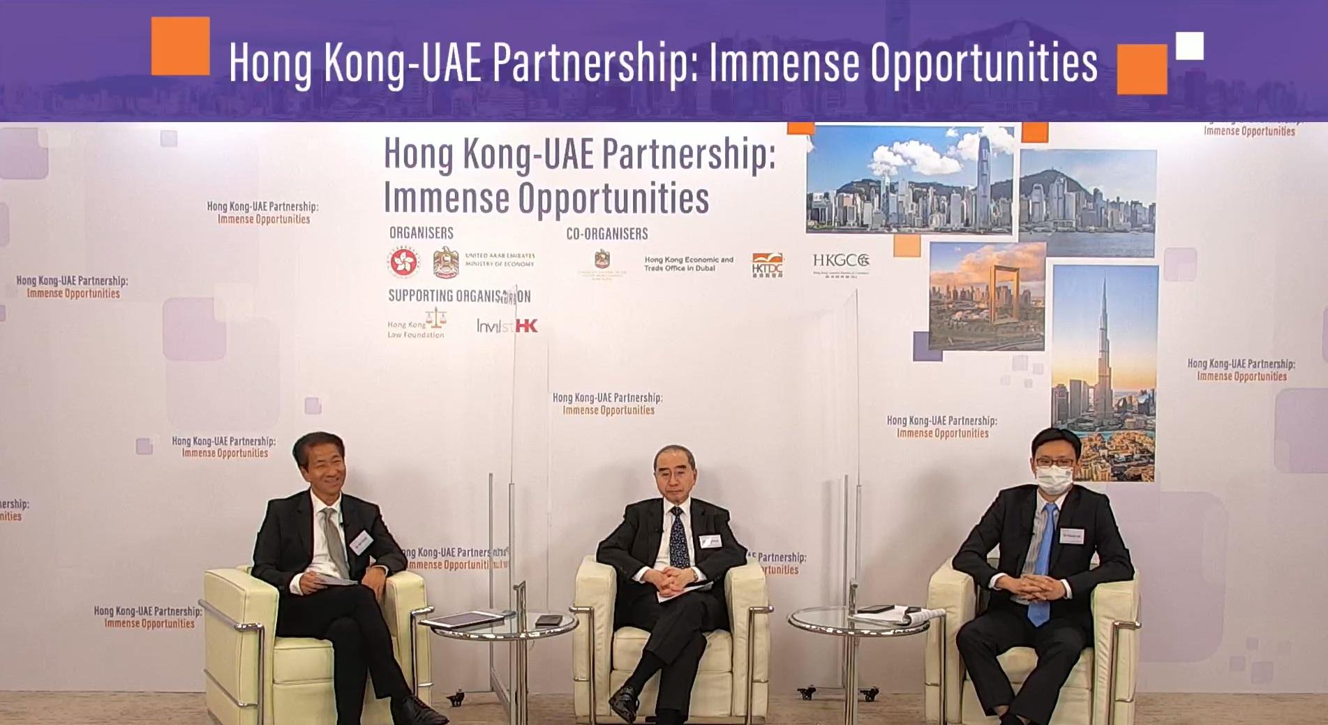 The Commerce and Economic Development Bureau and the Ministry of Economy of the United Arab Emirates (UAE) jointly organised a webinar titled "Hong Kong-UAE Partnership: Immense Opportunities" today (May 24) to explore collaboration opportunities in such fields as trade, investment and professional services. Photo shows the Commissioner for Belt and Road, Mr Rex Chang (left), and panelists participating in the panel discussion at the webinar.