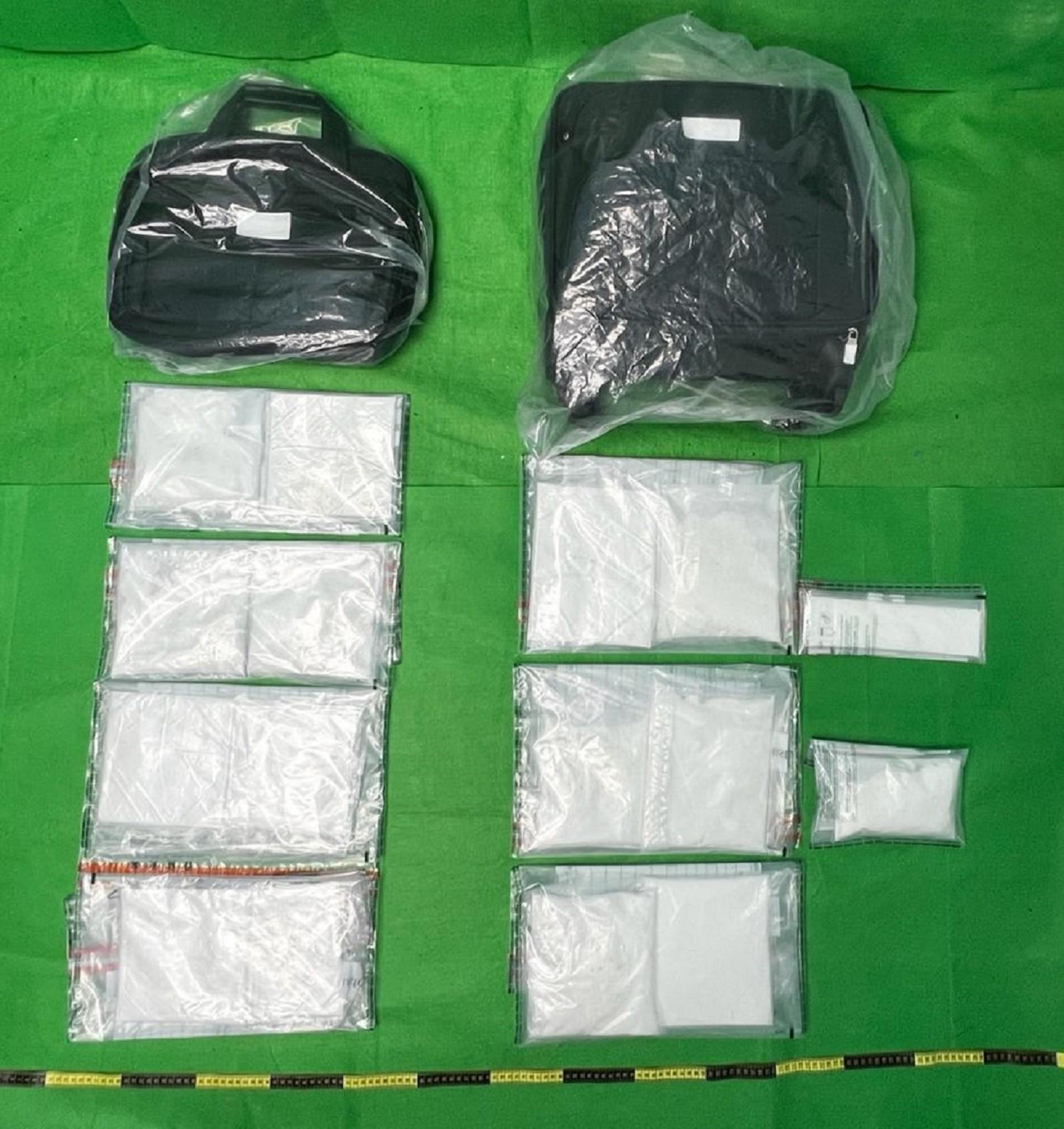 Hong Kong Customs yesterday (May 23) seized about 4.2 kilograms of suspected cocaine with an estimated market value of about $4.6 million at Hong Kong International Airport. Photo shows the suspected cocaine seized.