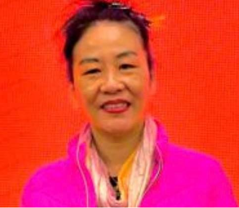 Cheng Ngan-lai, aged 50, is about 1.58 metres tall, 48 kilograms in weight and of medium build. She has a square face with yellow complexion and long black hair. She was last seen wearing a blue jacket, a dark blue dress, yellow slippers and carrying a pink shoulder bag.