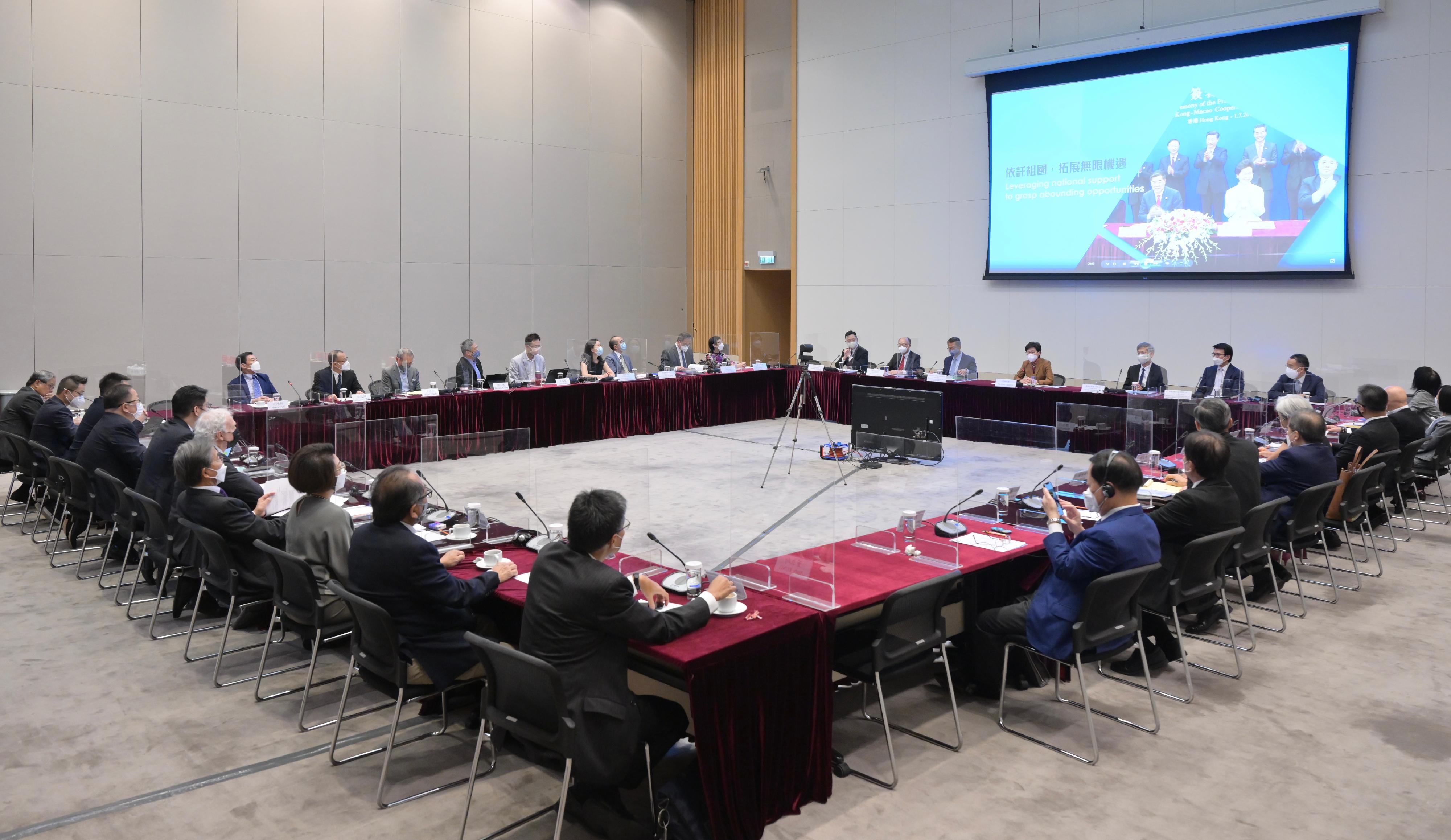 The Chief Executive, Mrs Carrie Lam, chairs the 14th meeting of the Chief Executive's Council of Advisers on Innovation and Strategic Development at the Central Government Offices today (May 30).
