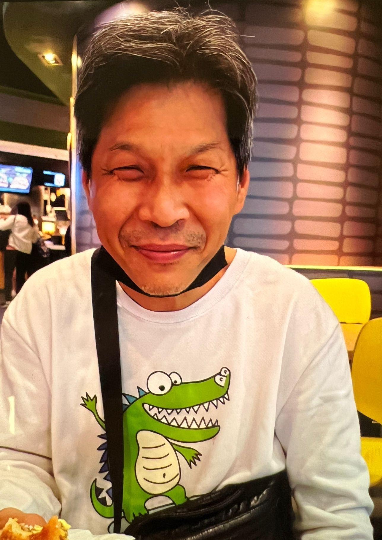 Wong Chi-shun, aged 57, is about 1.65 metres tall, 62 kilograms in weight and of medium build. He has a long face with yellow complexion and short greyish black hair. He was last seen wearing a dark-coloured shirt, black shorts and sneakers. 
