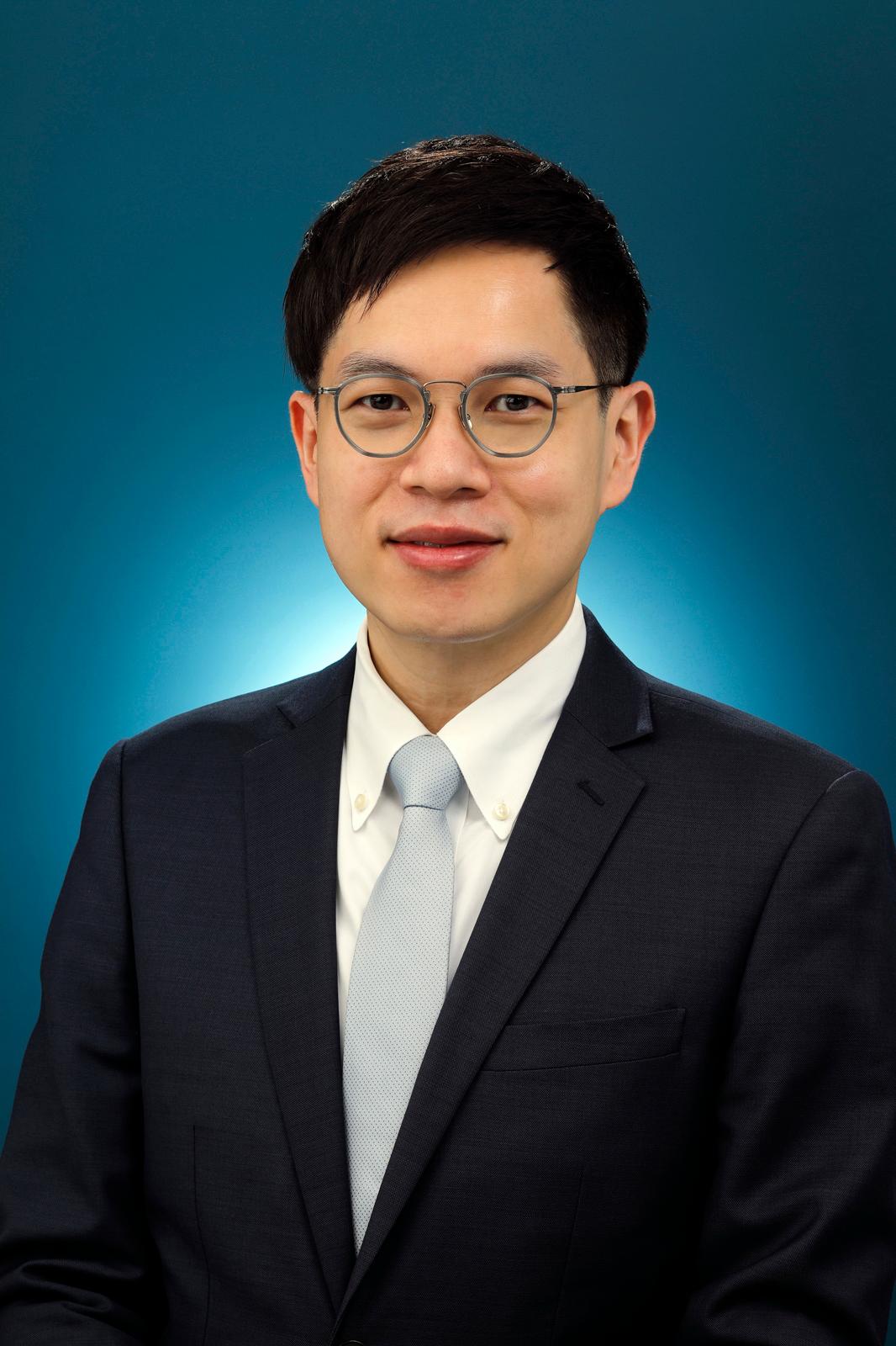 The new District Officer (Kwun Tong), Mr Andy Lam.