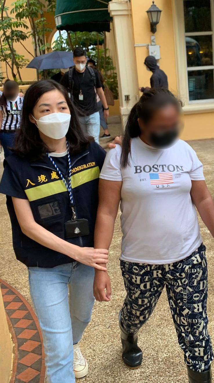 The Immigration Department mounted a series of territory-wide anti-illegal worker operations codenamed "Twilight" on June 6 and yesterday (June 9). Photo shows suspected illegal workers arrested during an operation.