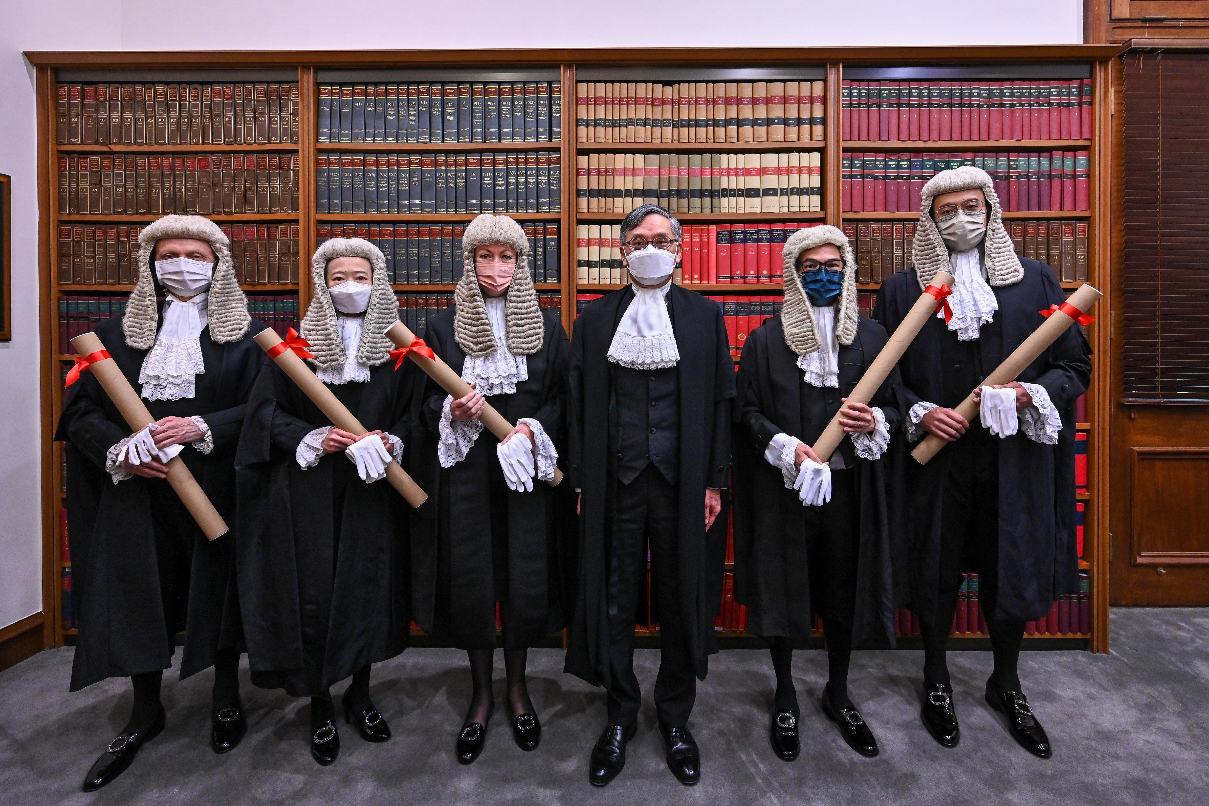 The ceremonial proceedings for the admission of the newly appointed Senior Counsel took place at the Court of Final Appeal today (June 11). Photo shows the Chief Justice of the Court of Final Appeal, Mr Andrew Cheung Kui-nung (third right), with the newly appointed Senior Counsel Ms Mairéad Mary Rattigan (third left), Mr Johnny Ma Ka-chun (second right), Ms Sara Tong See-pui (second left), Mr Tony Li Chung-yin (first right) and Mr Victor Howard Joffe (first left).