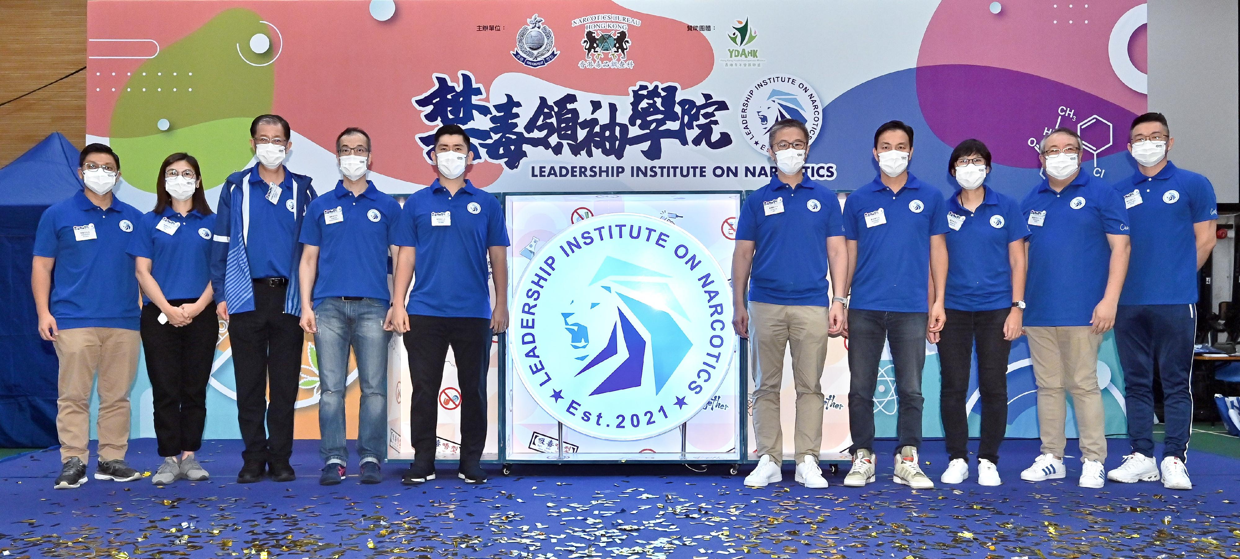 The Hong Kong Police Force today (June 11) launched a one-year anti-drug youth leadership development programme, "Leadership Institute on Narcotics" ("L.I.O.N."). Photo shows (from left) Executive Committee Member of "L.I.O.N", Mr Barry Cheung; the Chief Superintendent of Narcotics Bureau, Ms Ng Wing-sze; the Executive President of "L.I.O.N", Mr Henry Tong; the Director of Crime and Security, Mr Yip Wan-lung; the Chairman of Hong Kong Youth Development Alliance, Mr Lau Kan-sum; the Commissioner of Police, Mr Siu Chak-yee; the Chief President of "L.I.O.N", Mr Leslie Choy; the Assistant Commissioner of Police (Crime), Ms Chung Wing-man; Vice-presidents of "L.I.O.N", Mr Kerry Wong and Mr Godfrey Ngai, officiating at the kick-off ceremony.