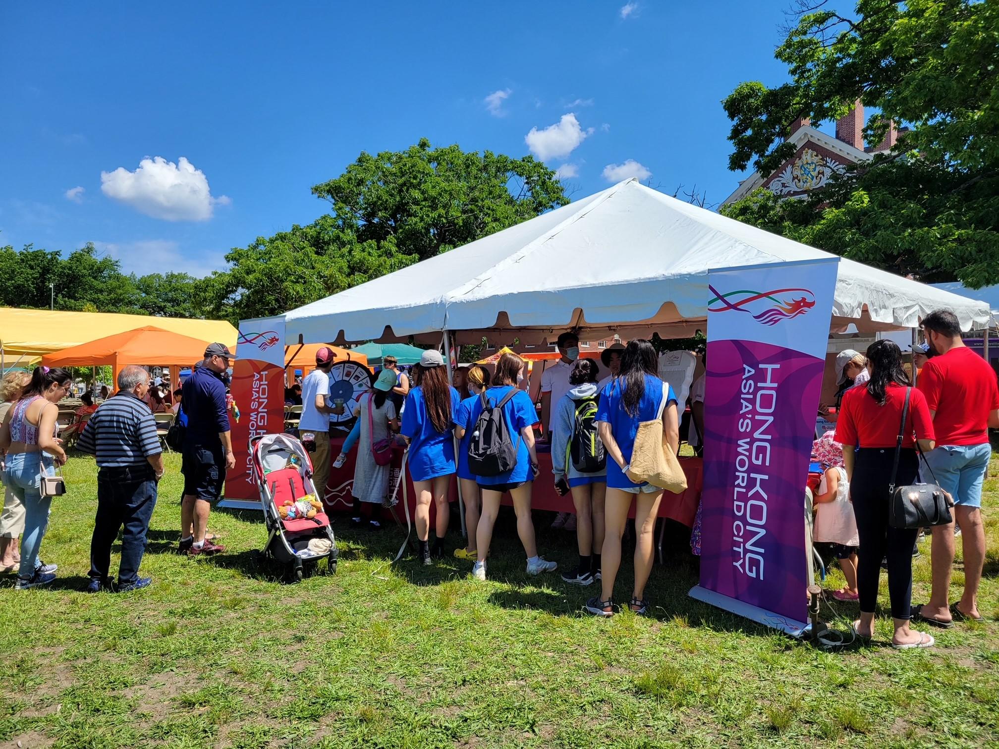 The 43rd Boston Hong Kong Dragon Boat Festival returned to the Charles River today (June 12, Boston time), attracting over 30 000 revelers.


