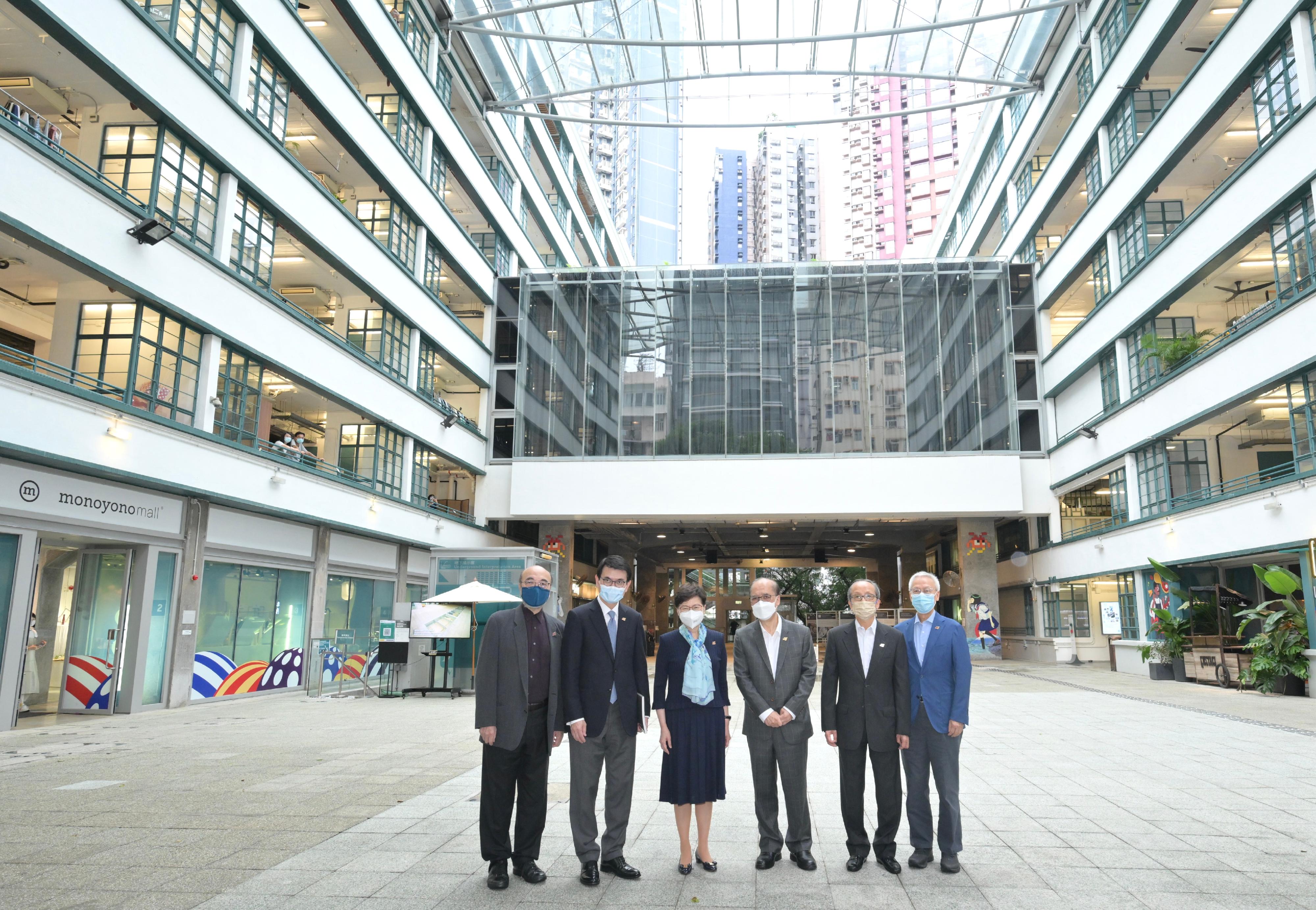 The Chief Executive, Mrs Carrie Lam, today (June 14) visited PMQ. Photo shows (from left) member of the PMQ Board of Directors Mr Victor Lo; the Secretary for Commerce and Economic Development, Mr Edward Yau; Mrs Lam; and the three founders of the Musketeers Education and Culture Charitable Foundation Limited, Mr Stanley Chu, Mr Lawrence Fung and Mr Leong Ka-chai, at PMQ.