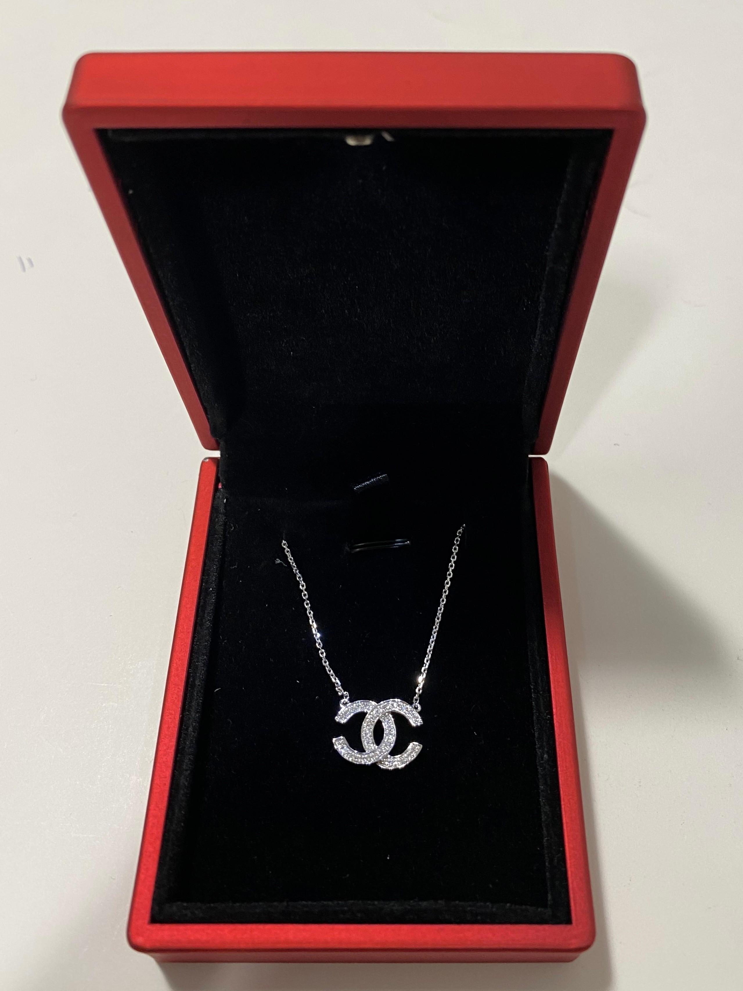 Hong Kong Customs today (June 17) conducted an operation against the sale of counterfeit goods at a fair being held at the Hong Kong Convention and Exhibition Centre and seized about 49 items of suspected counterfeit jewellery with a total estimated market value of about $1.74 million. Photo shows the suspected counterfeit necklace seized.