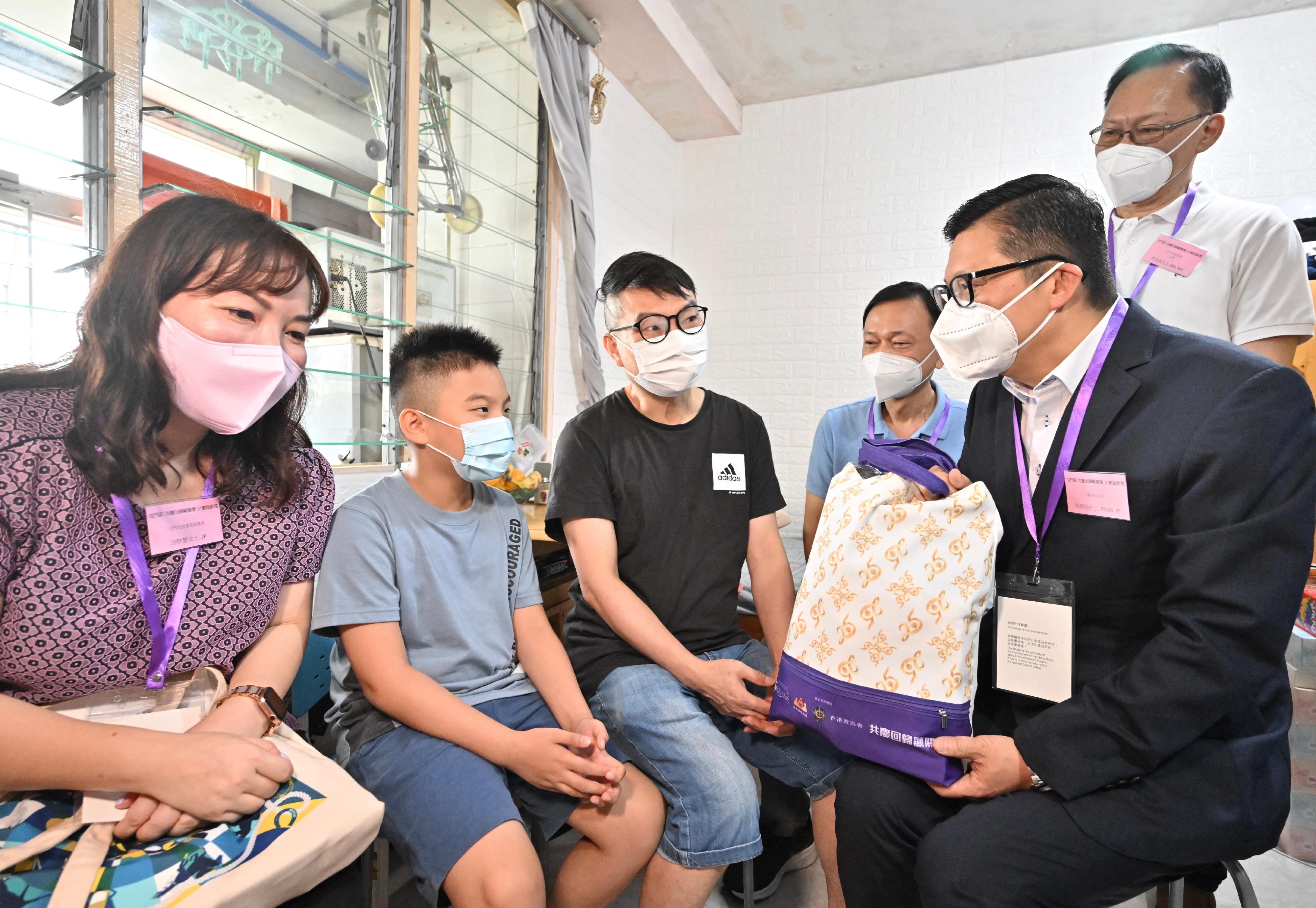 The Secretary for Security, Mr Tang Ping-keung, today (June 19) paid home visits under the Celebrations for All project in Tuen Mun District to show his care and concern for the grass-roots families, and distributed gift packs in celebration of the 25th anniversary of the establishment of the Hong Kong Special Administrative Region (HKSAR). Photo shows Mr Tang (first right) visiting a grass-roots family in Tai Hing Estate and sending them gift packs to convey blessings to the family on behalf of the HKSAR Government.